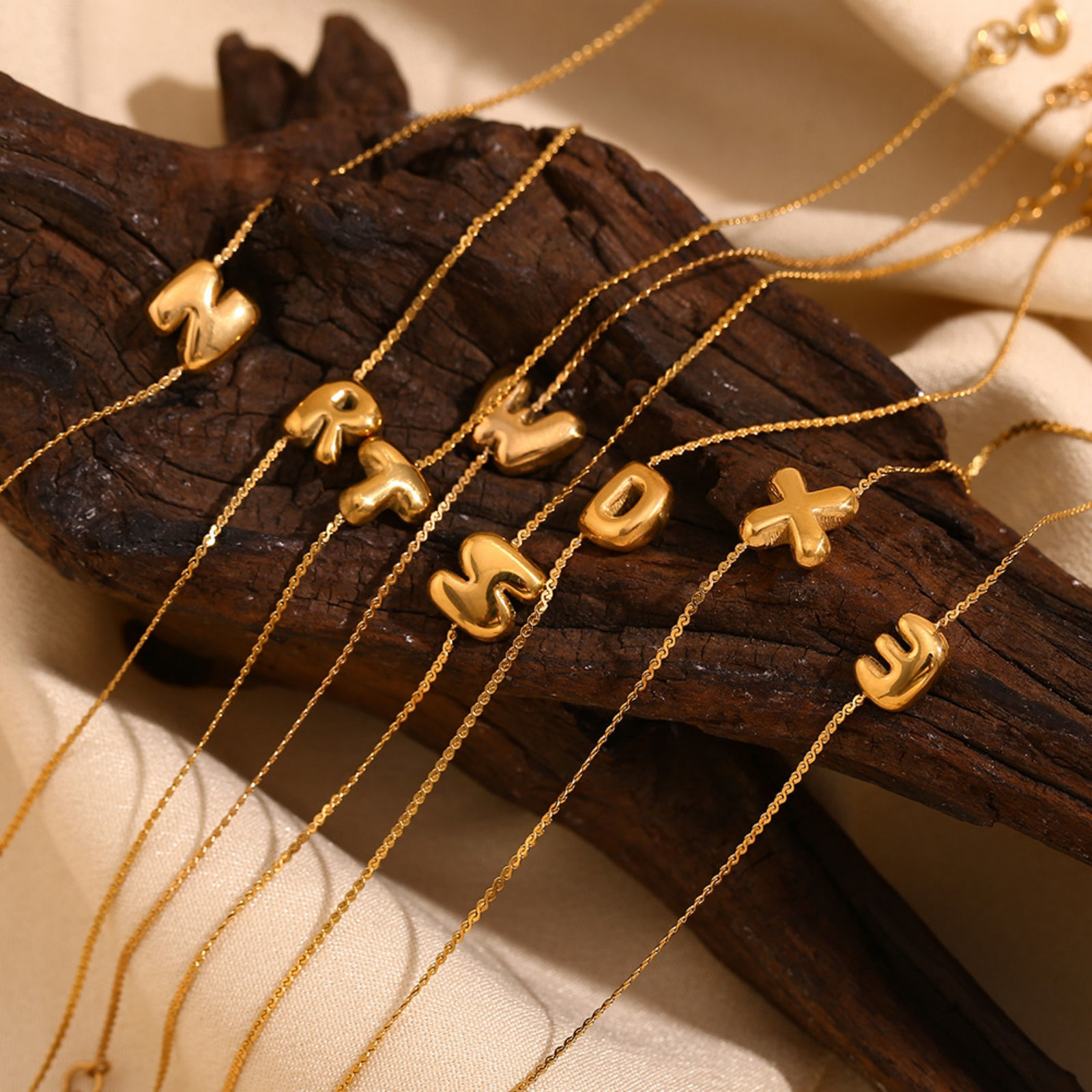 Imagen de 1 Unidad Recubrimiento al Vacío PVD Ecológico Sencillo 18K Oro Real Chapado Acero Inoxidable Letra Mayúscula Pulseras Para Mujeres 15cm longitud