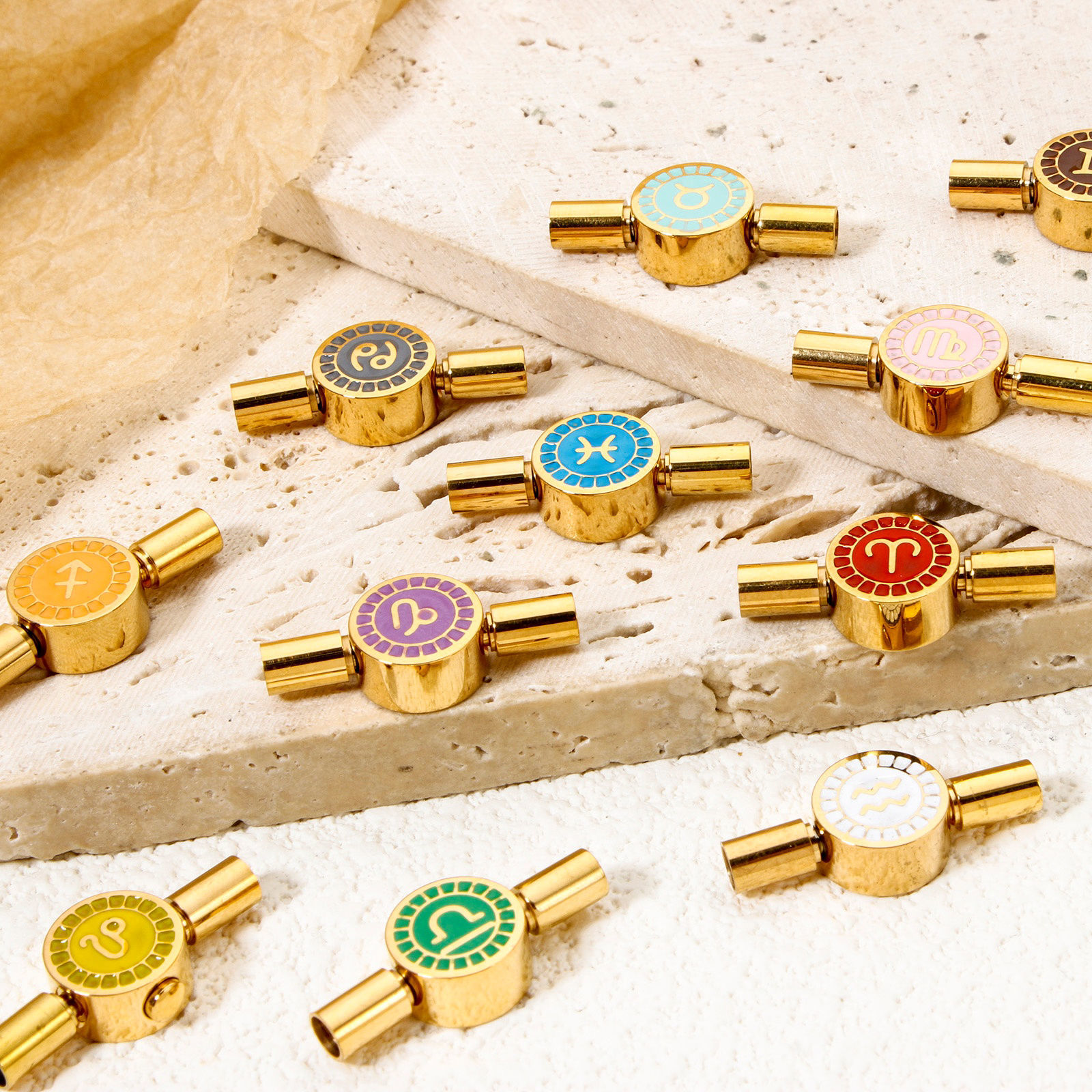 Imagen de 1 Unidad Recubrimiento al Vacío PVD Ecológico 304 Acero Inoxidable Esmalte Cierres clip Ronda Constelación Chapado en Oro de 18K Giratorio (Apta Cuerda: 3mm) 23mm x 10mm