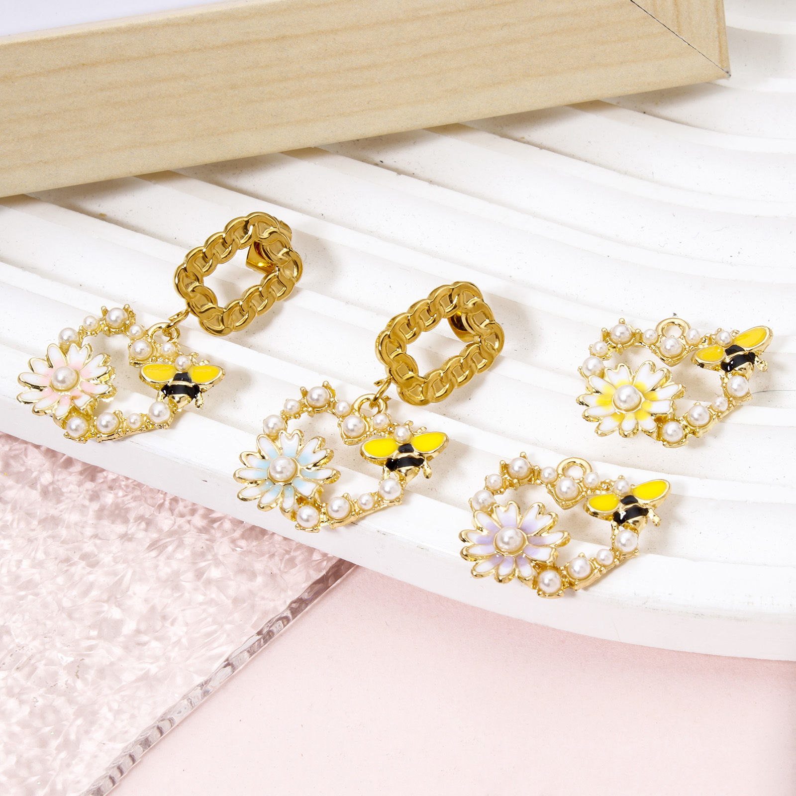 Picture of Zinc Based Alloy Insect Charms Gold Plated Multicolor Heart Bee Enamel 21mm x 19mm