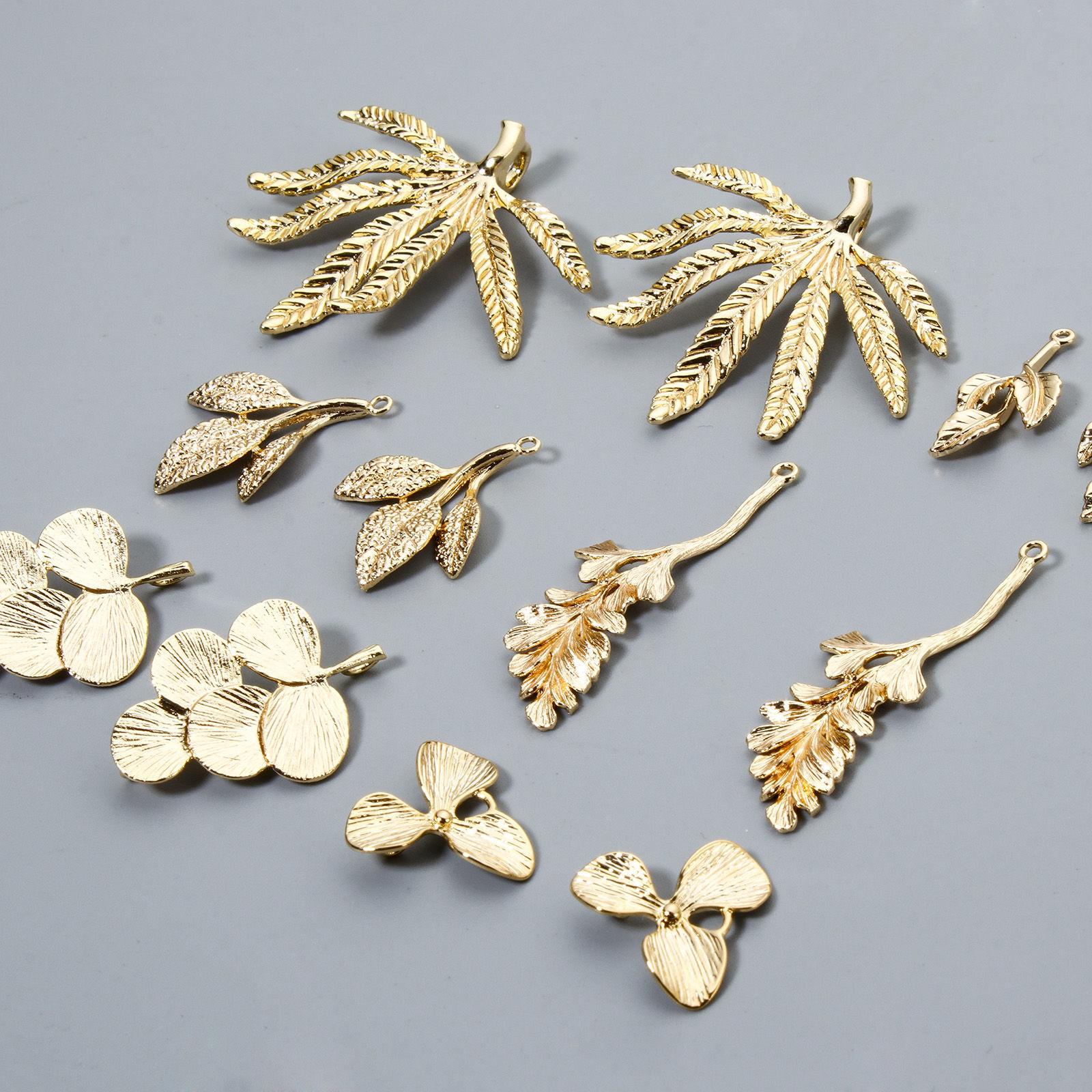 Image de 2 Pcs Pendentifs en Laiton Respectueux de la Nature Feuille Plaqué Or Véritable 18K