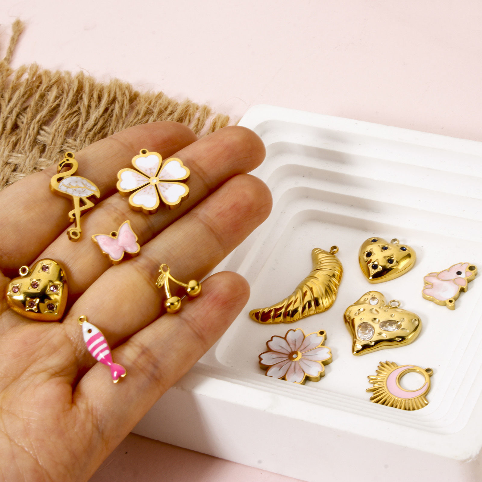 Bild von Umweltfreundliche PVD-Vakuumbeschichtung 304 Edelstahl Charms Brautpaar 18K Echtgold plattiert Japanische Kirschblüte Blume Emaille