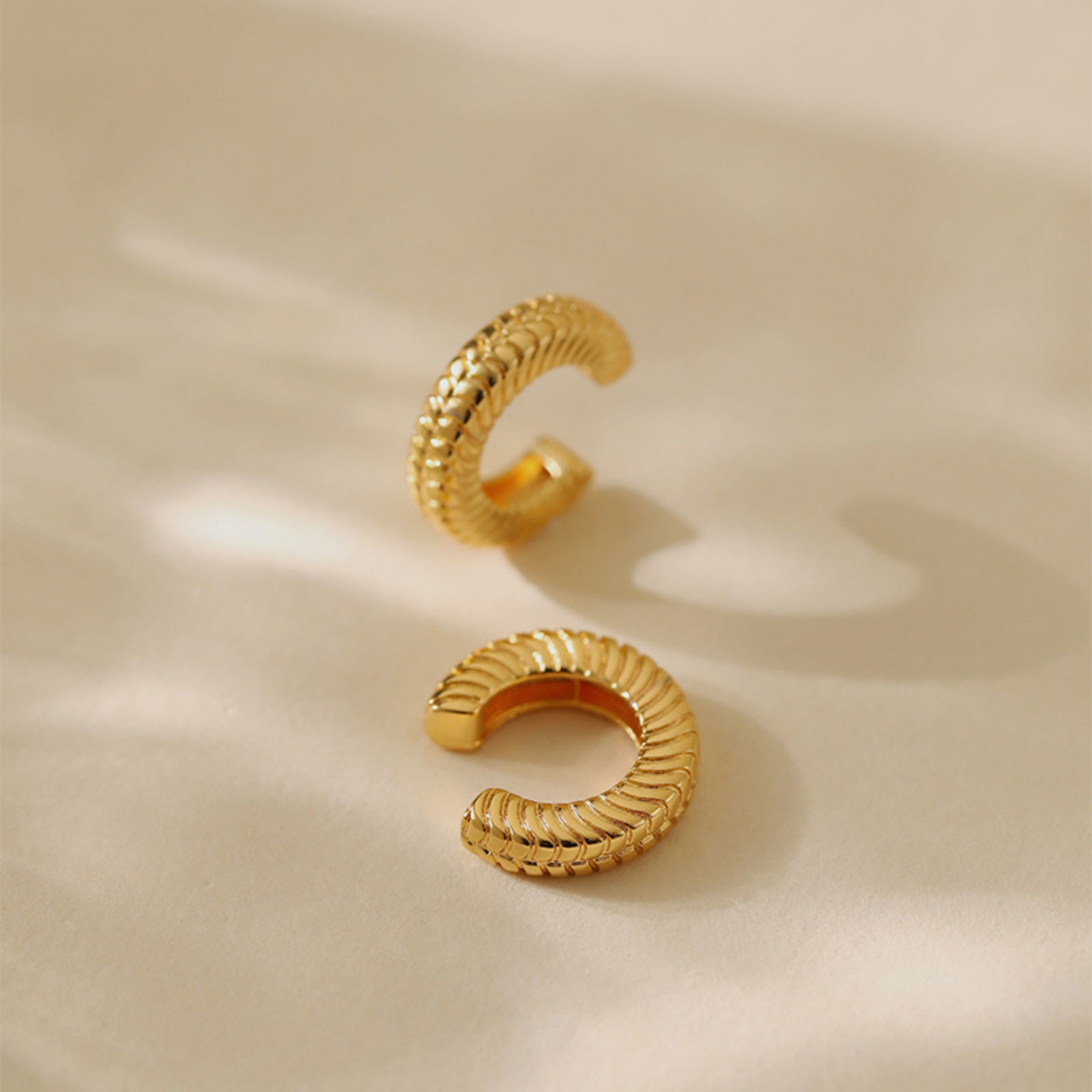 Imagen de 1 Par Respetuoso del Medio Ambiente Elegante Sencillo 18K Oro Real Chapado Latón Forma de C Textura Pendientes de Clip de Oreja Para Mujeres