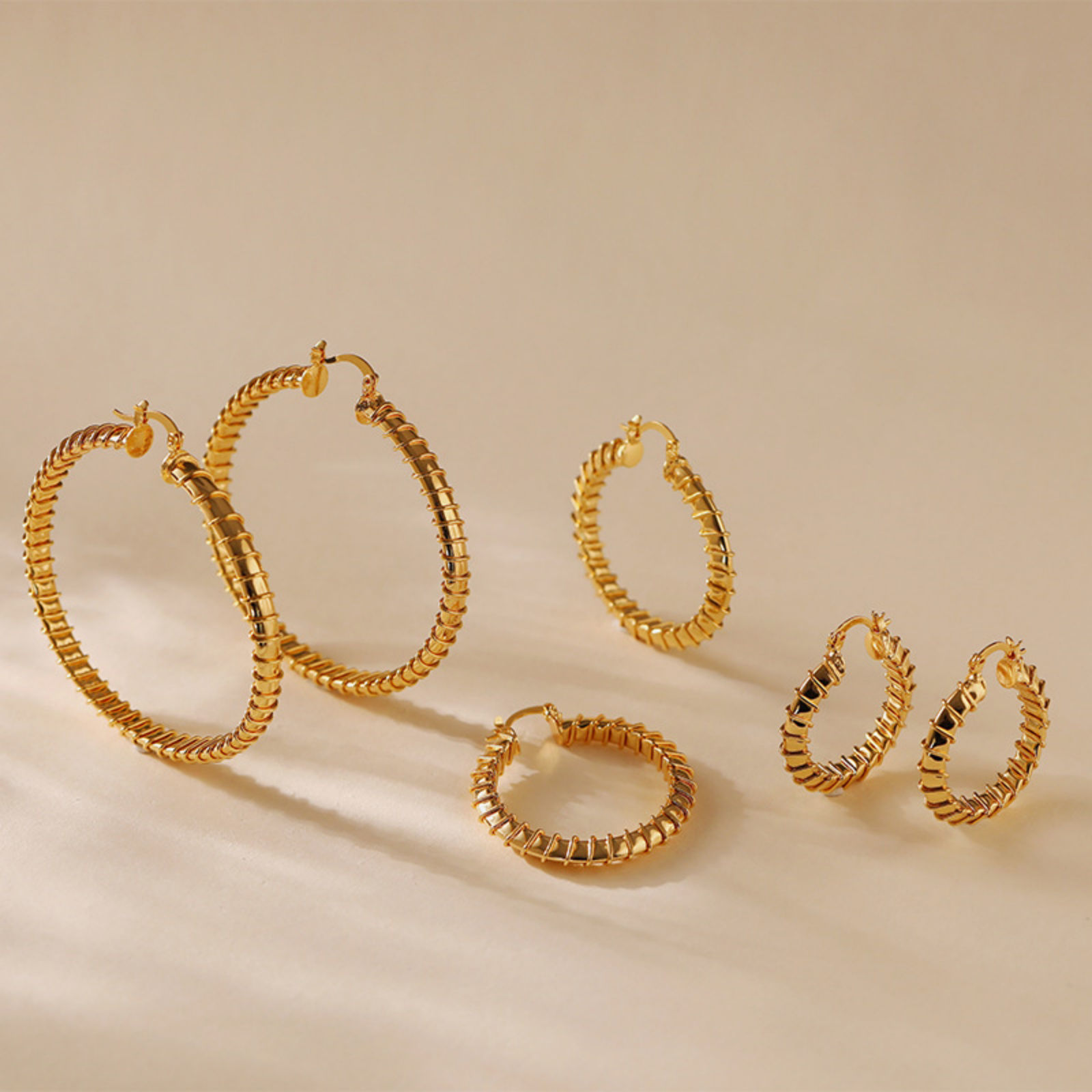 Bild von Umweltfreundlich Stilvoll 18K Echtgold plattiert Messing Rund Scheibe Hoop Ohrringe Für Frauen