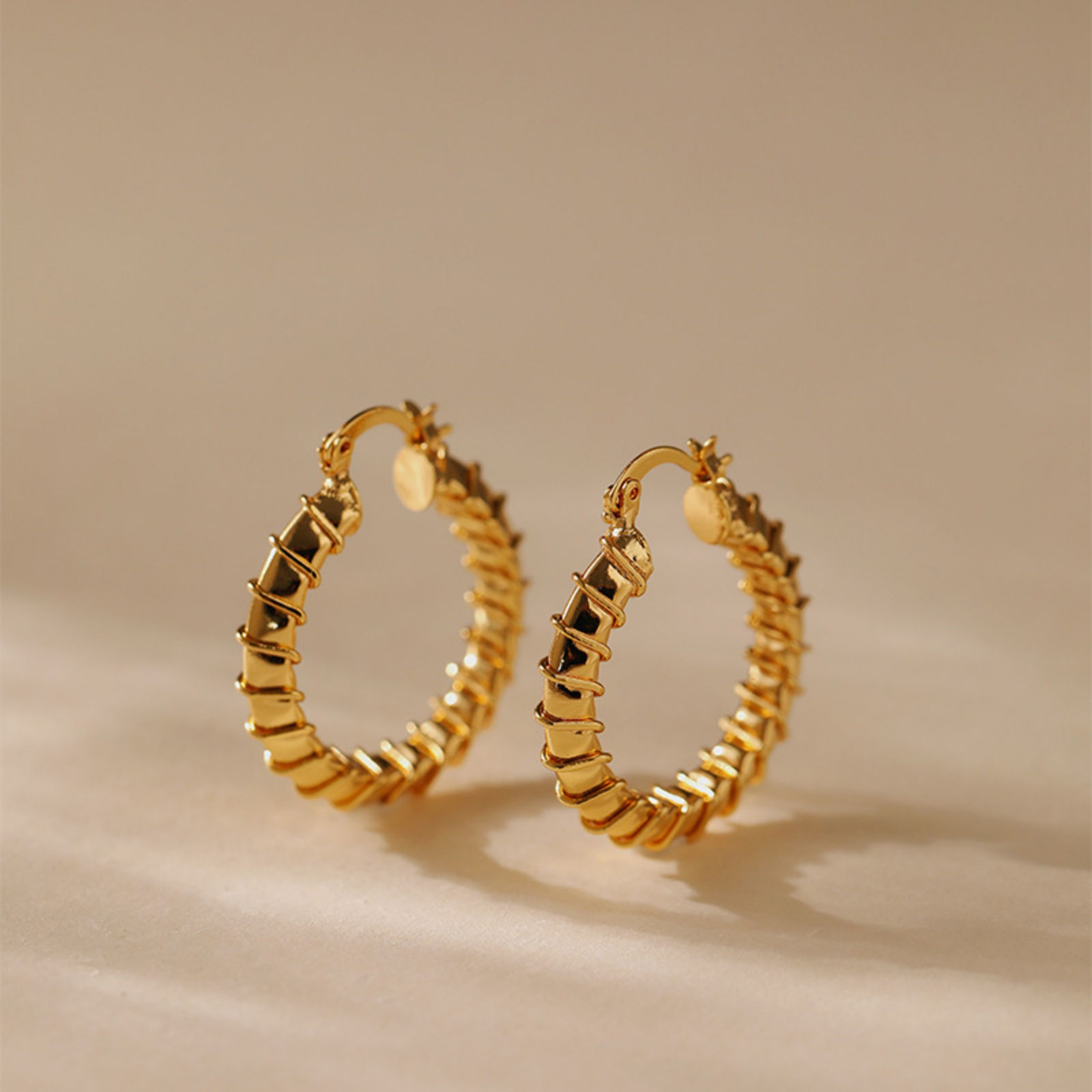 Bild von Umweltfreundlich Stilvoll 18K Echtgold plattiert Messing Rund Scheibe Hoop Ohrringe Für Frauen