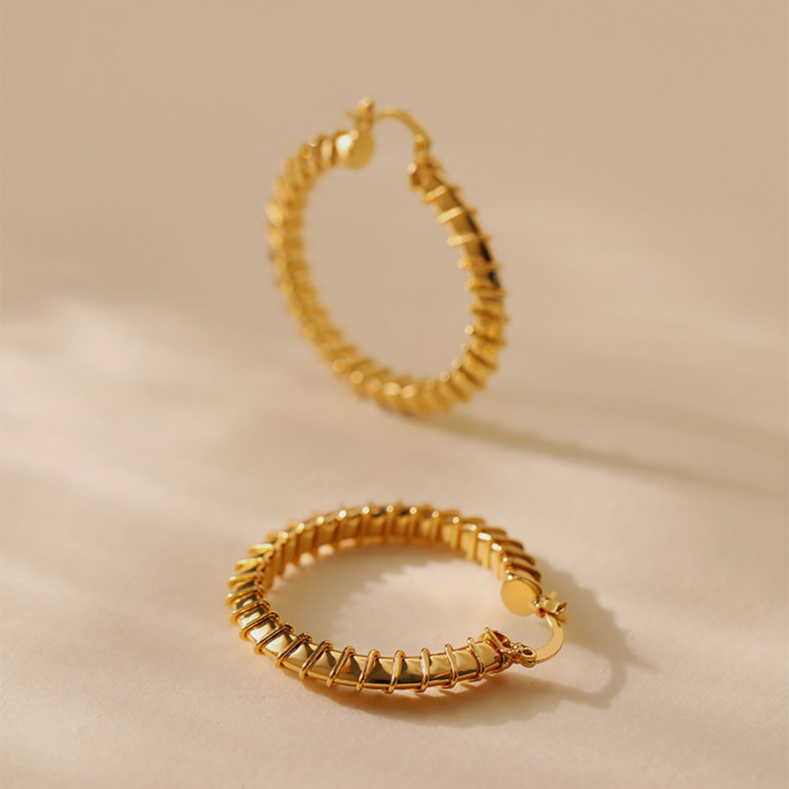 Bild von Umweltfreundlich Stilvoll 18K Echtgold plattiert Messing Rund Scheibe Hoop Ohrringe Für Frauen