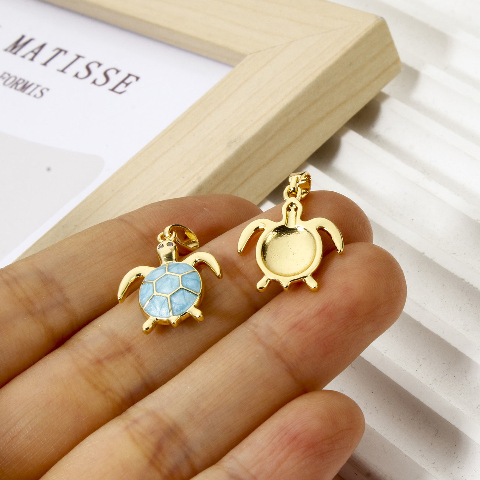 Imagen de 2 Unidades Respetuoso del Medio Ambiente Latón Joyería del océano Colgantes Charms 18K Oro Real Chapado Tortuga Marina Esmalte 22mm x 15mm