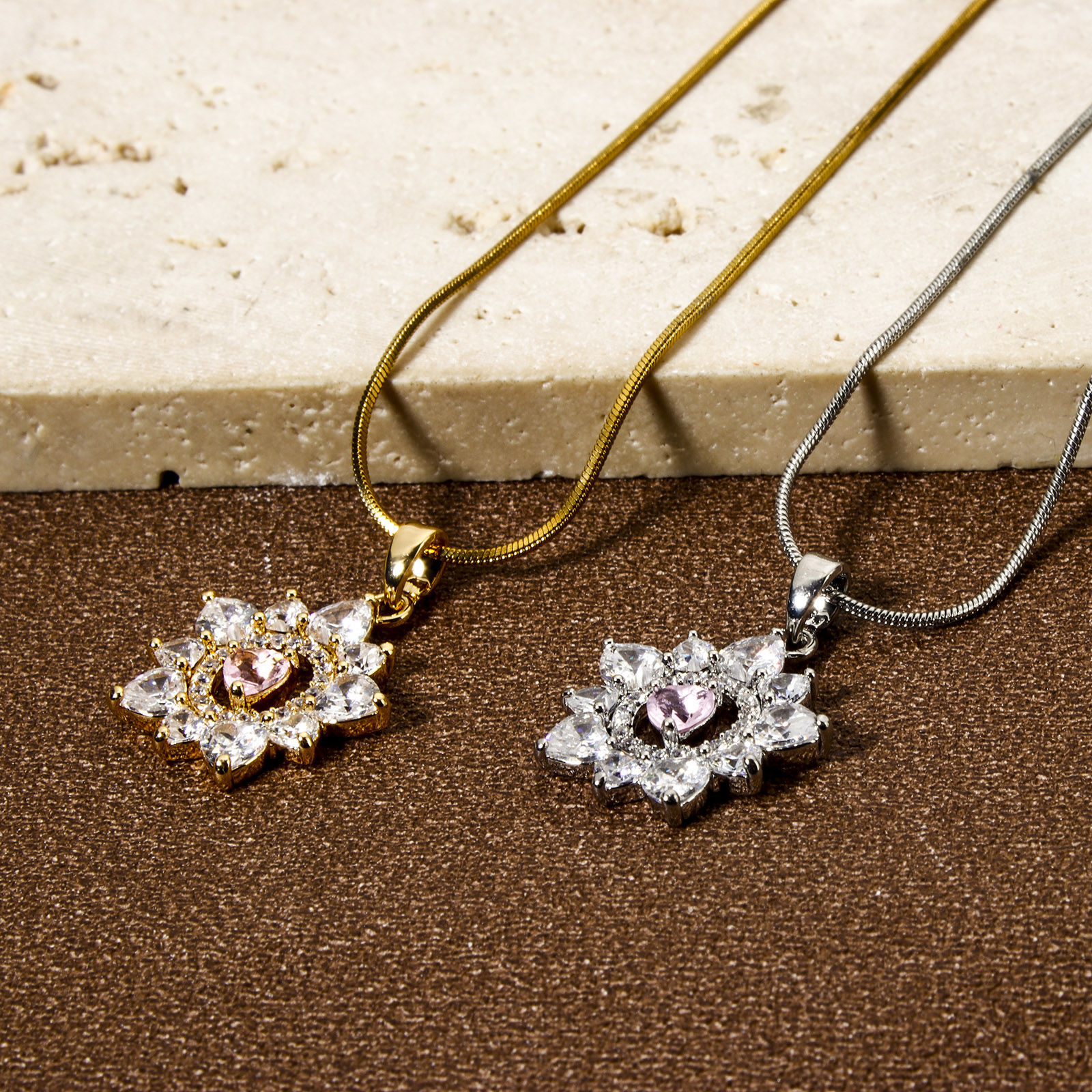 Изображение 1 ШТ Экологичный Латунь Коллекция Флоры Подвески настоящее золото с покрытием Цветы Бижутерия усыпанная мелким фианит Прозрачный Искусственный Циркон