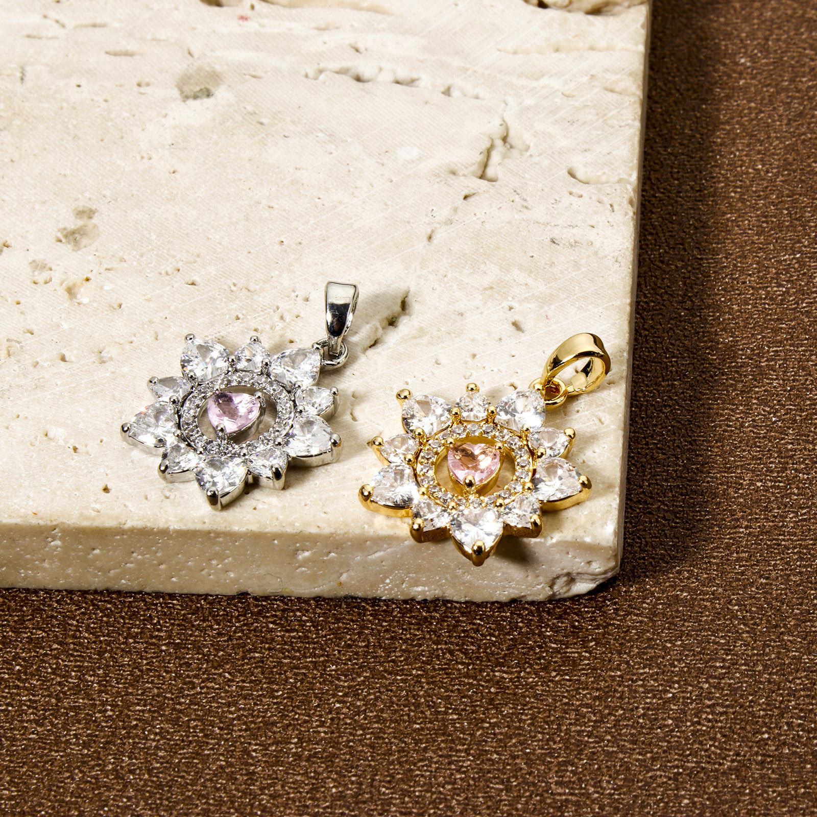 Изображение 1 ШТ Экологичный Латунь Коллекция Флоры Подвески настоящее золото с покрытием Цветы Бижутерия усыпанная мелким фианит Прозрачный Искусственный Циркон