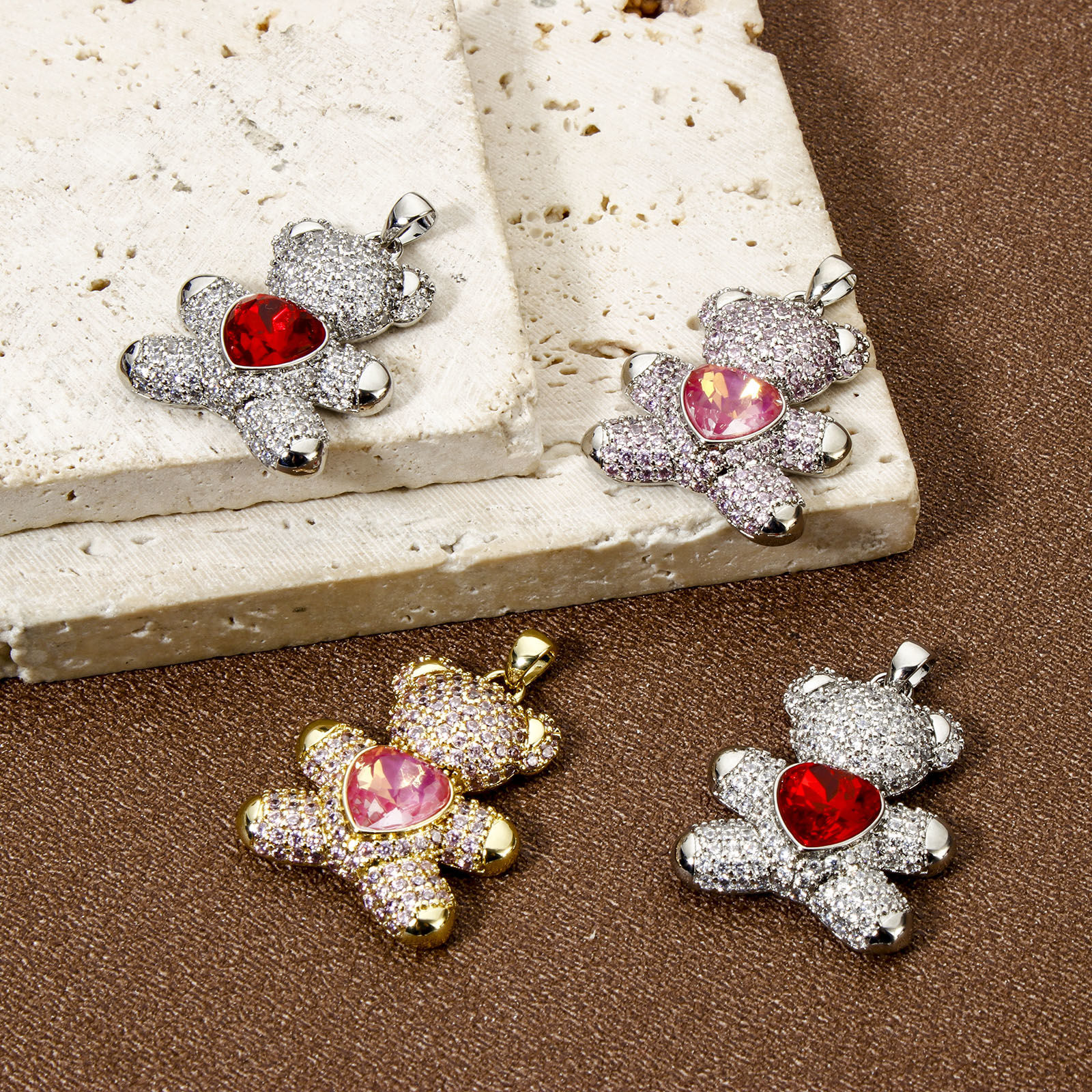 Изображение 1 ШТ Экологичный Латунь Подвески настоящее золото с покрытием Медведь Бижутерия усыпанная мелким фианит 3.1см x 2.1см