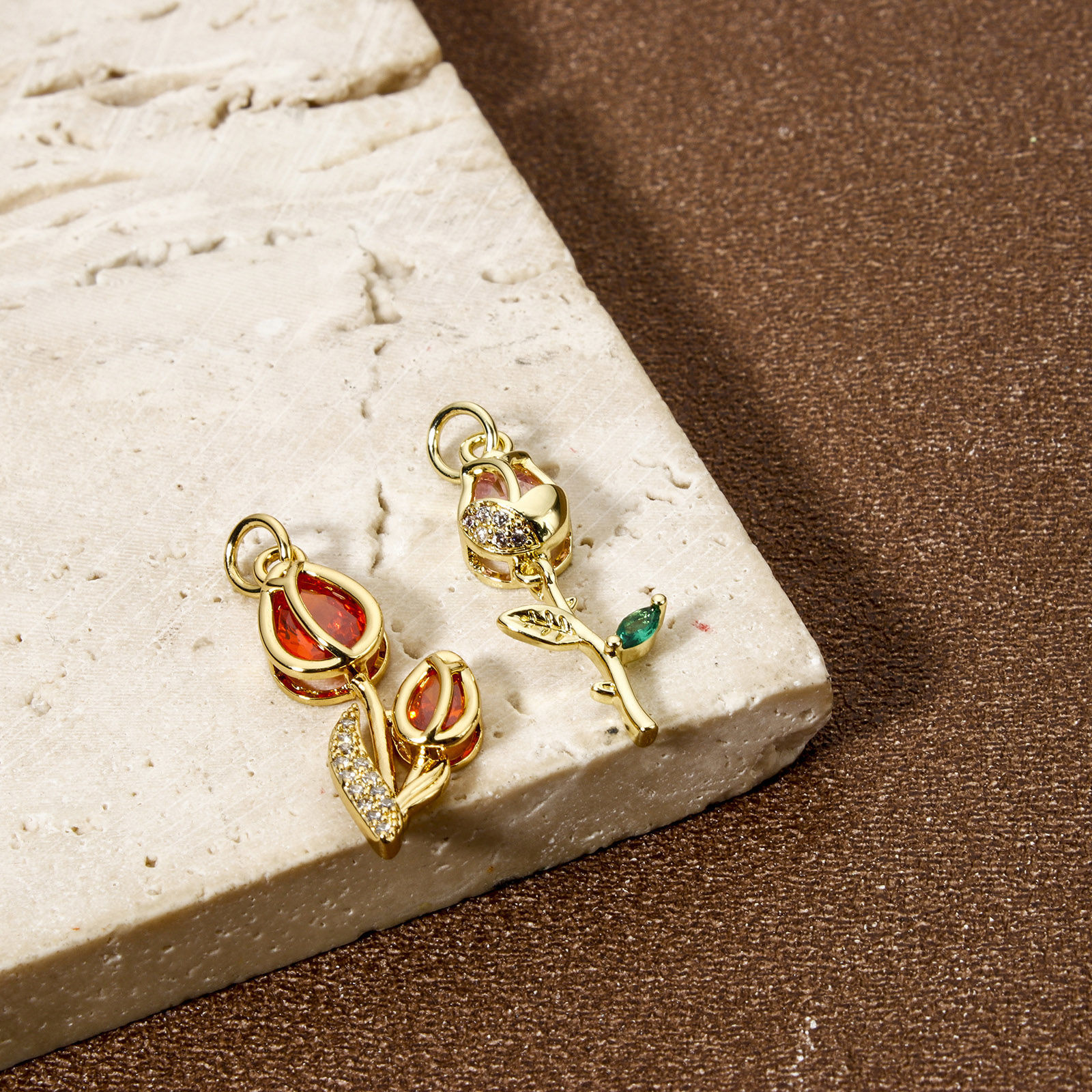 Imagen de 1 Unidad Respetuoso del Medio Ambiente Latón Colección Flora 18K Oro Real Chapado Flor de Tulipán Micro Pave