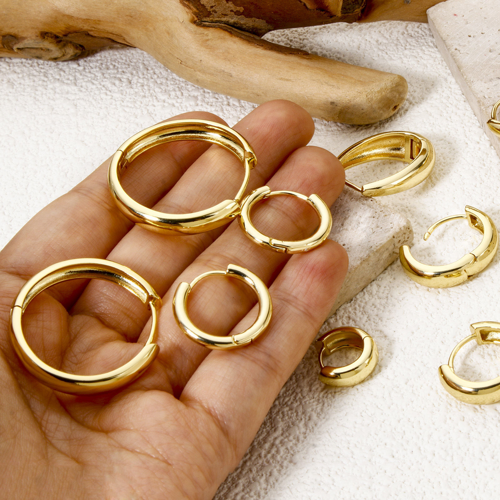 Picture of Eco-friendly Stylish Simple 18K Real Gold Plated Brass Round Hoop Earrings For Women Valentine's Day