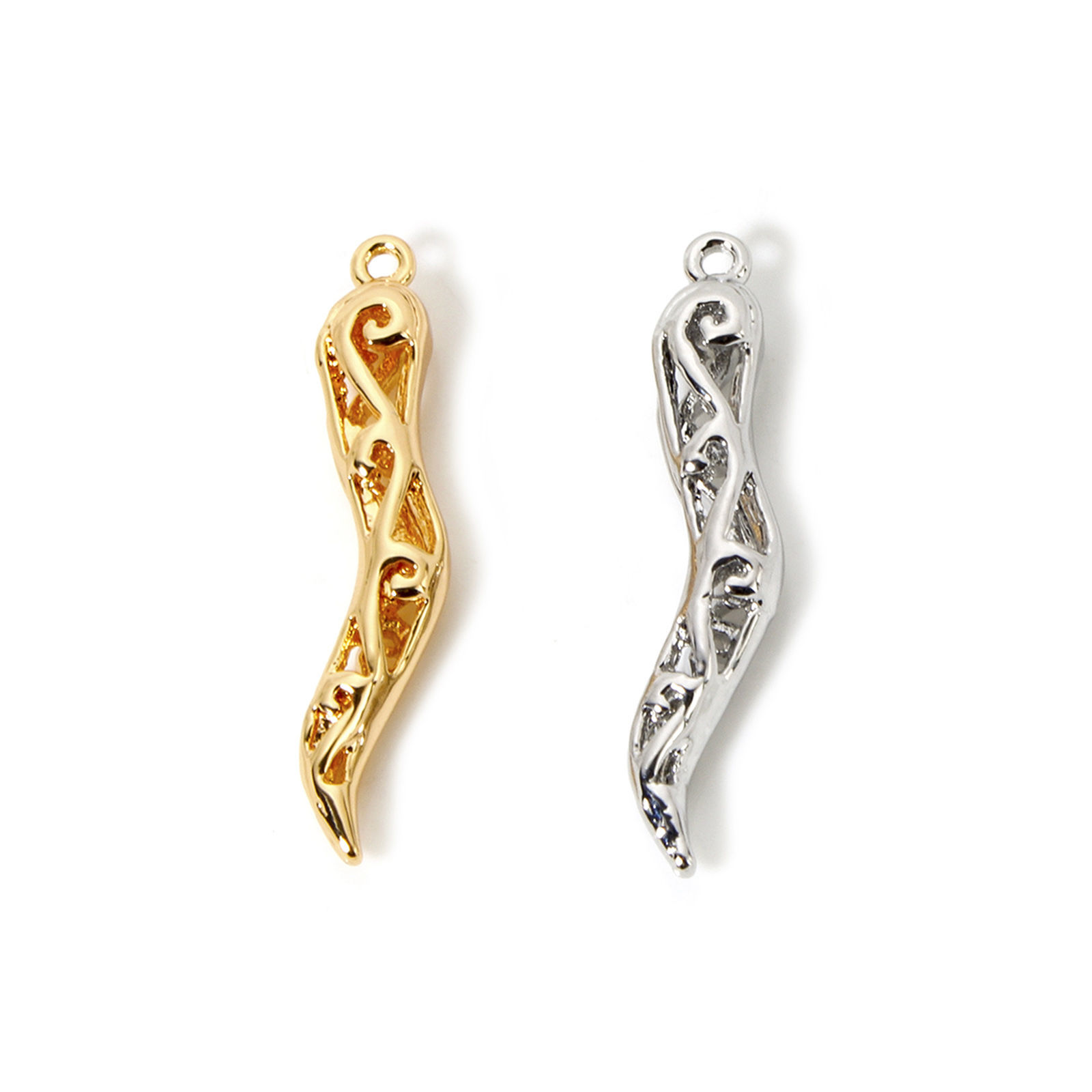 Image de 2 Pcs Breloques Collection Végétale Respectueux de la Nature en Laiton Plaqué Or Véritable Piment 3D 29mm x 6mm