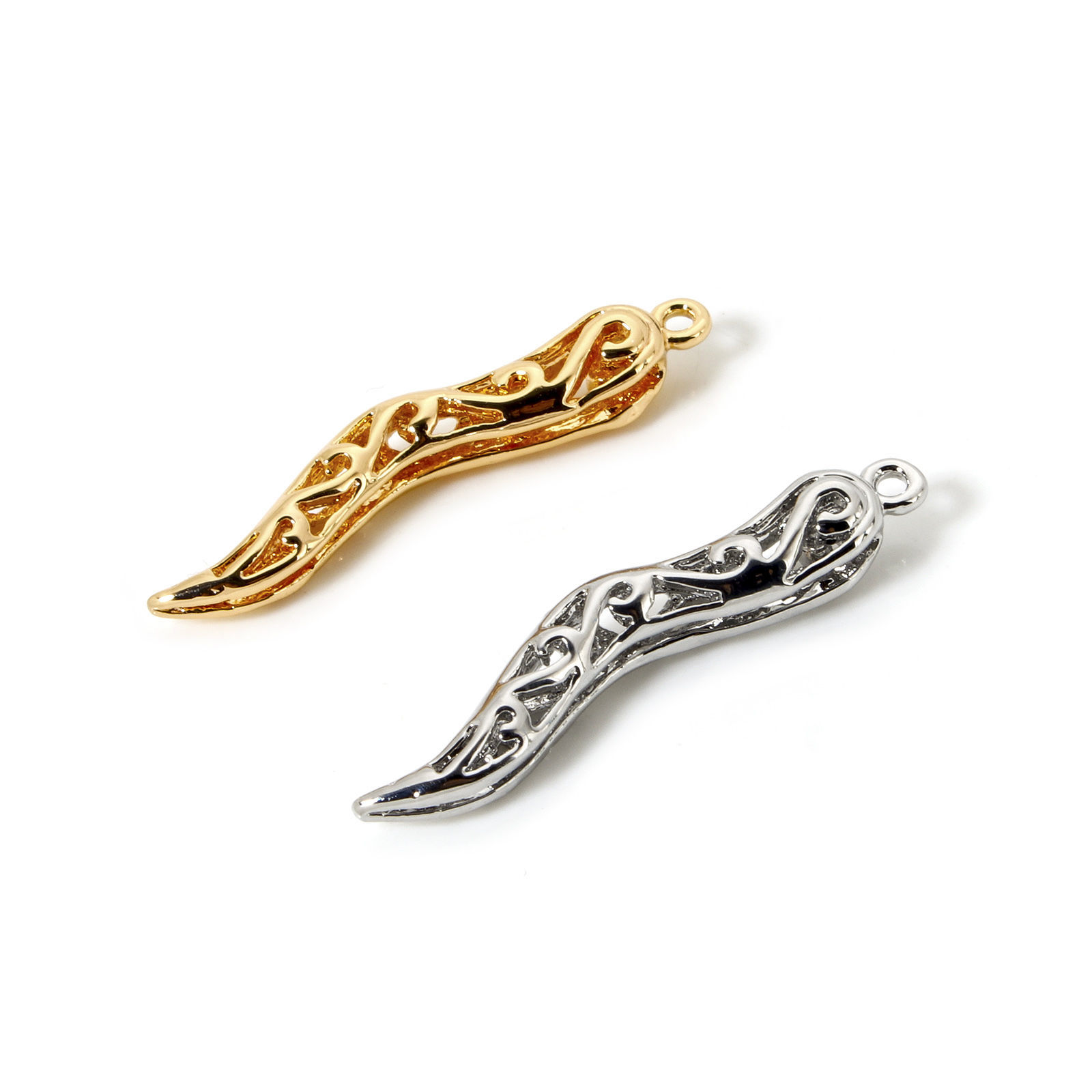 Image de 2 Pcs Breloques Collection Végétale Respectueux de la Nature en Laiton Plaqué Or Véritable Piment 3D 29mm x 6mm