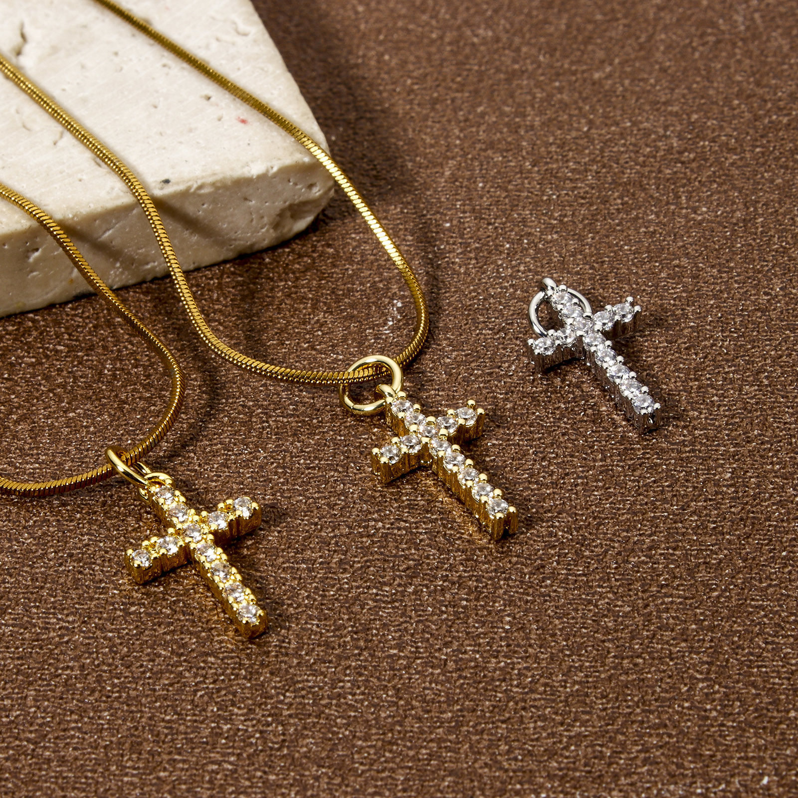 Imagen de 1 Unidad Respetuoso del Medio Ambiente Latón Religión Colgantes Oro Real Chapado Cruz Micro Pave Claro Circón Artificial