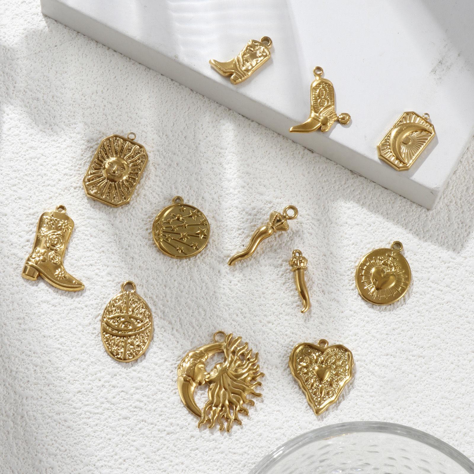 Picture of Eco-friendly PVD Vacuum Plating 304 Stainless Steel Charms 18K Real Gold Plated Ex Voto Heart Boots