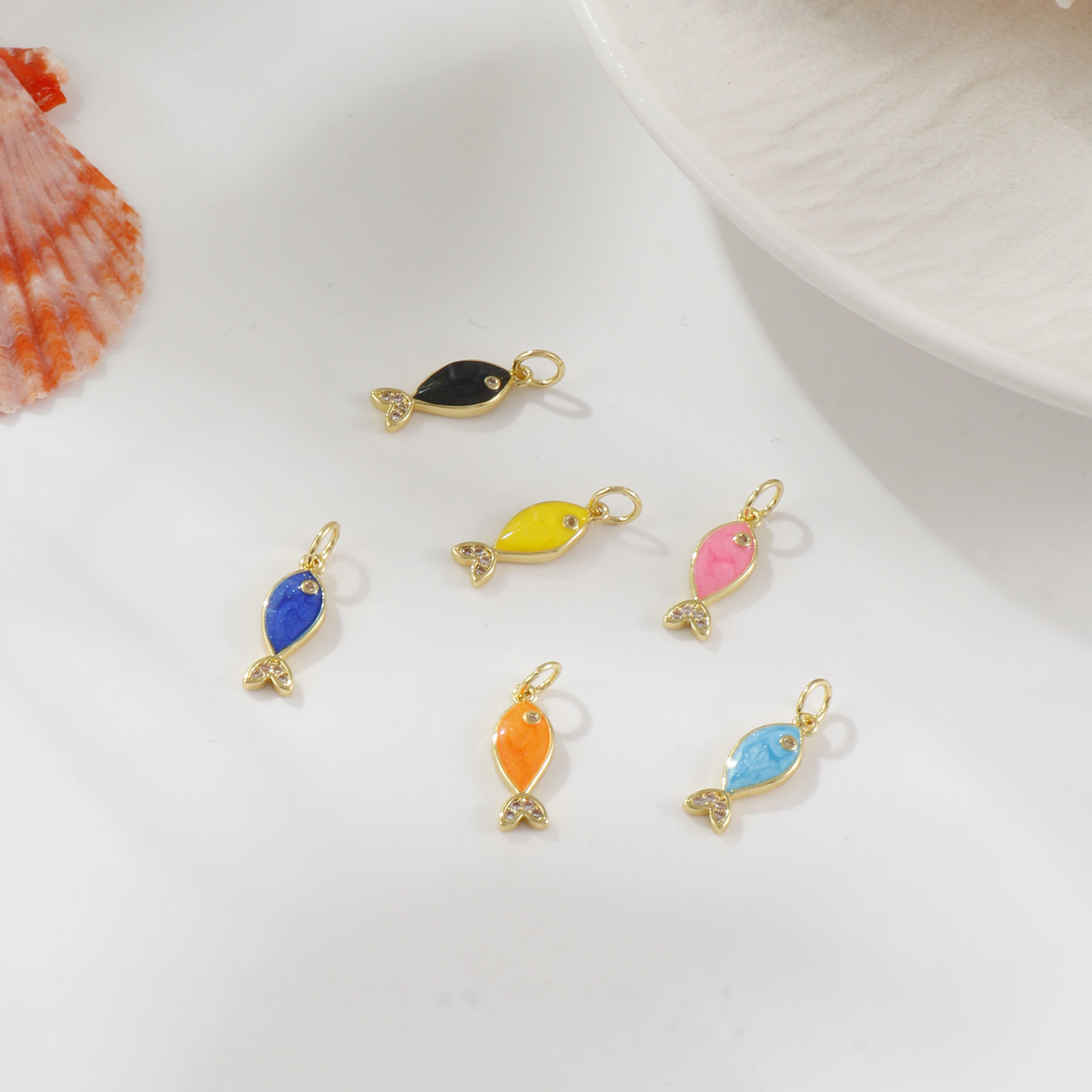 Imagen de 1 Unidad Respetuoso del Medio Ambiente Latón Joyería del océano Colgantes 18K Oro Real Chapado Esmalte Pez Perlado Claro Circón Artificial 19mm x 6mm
