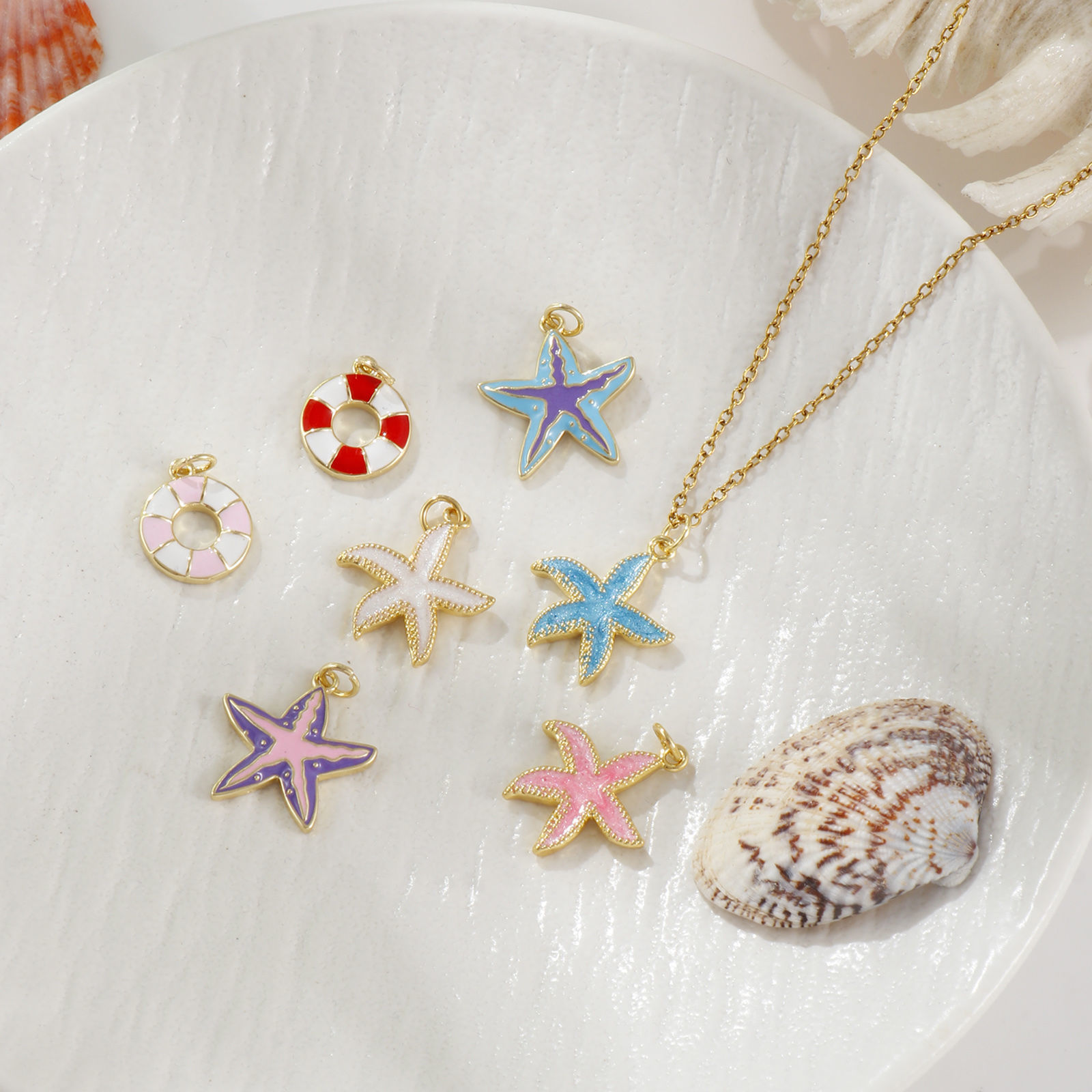 Imagen de 2 Unidades Respetuoso del Medio Ambiente Latón Joyería del océano Colgantes 18K Oro Real Chapado Multicolor Esmalte Salvavidas Estrella de Mar