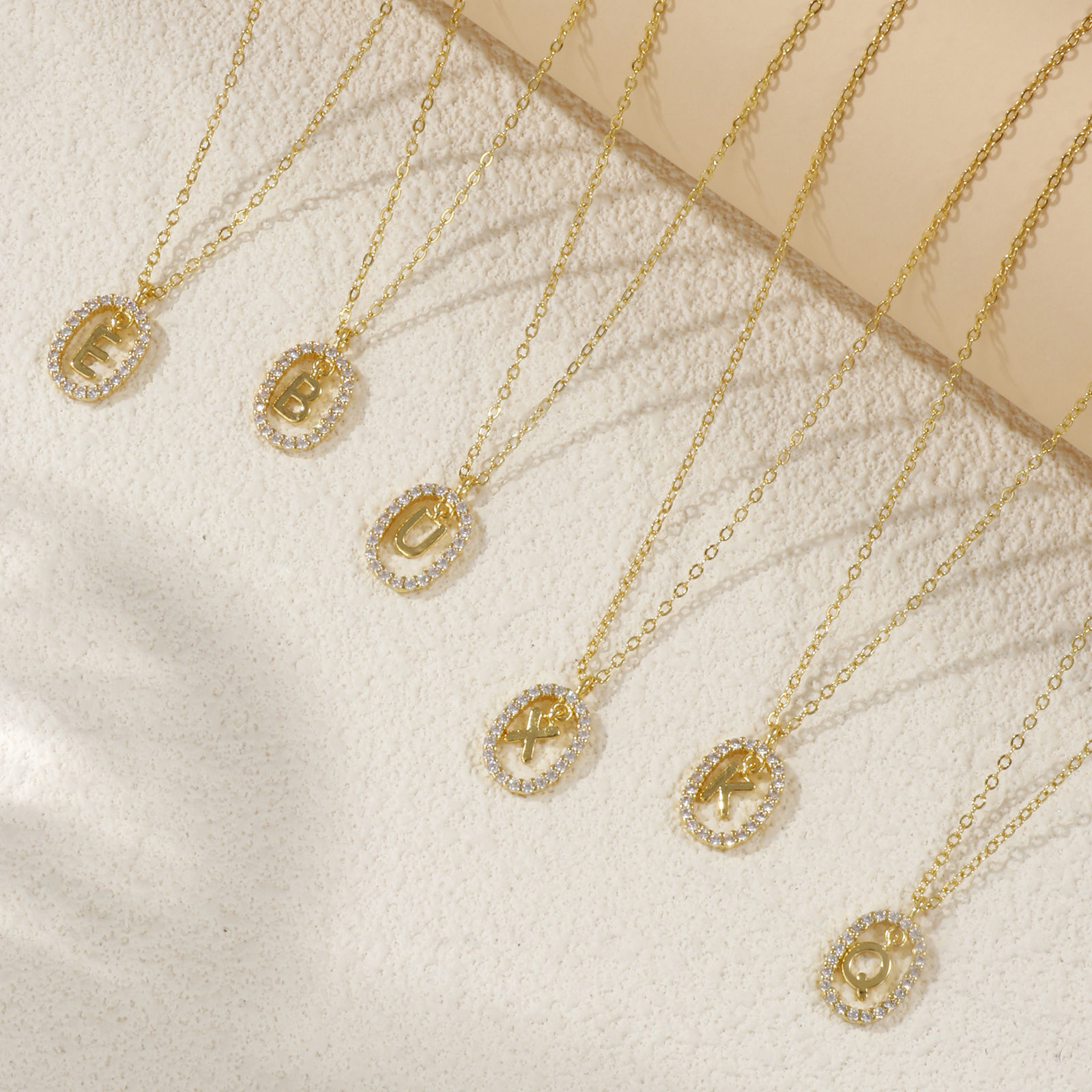 Imagen de 18K Oro Real Chapado Cadena de Cable Cruz Óvalo Collar con Colgante, Latón 46cm + 6cm, Para Mujeres, Claro Circón Artificial Mayúscula Letra Mensaje " A-Z " Movible, Exquisito Elegante Regalo, Respetuoso del Medio Ambiente, 1 Unidad