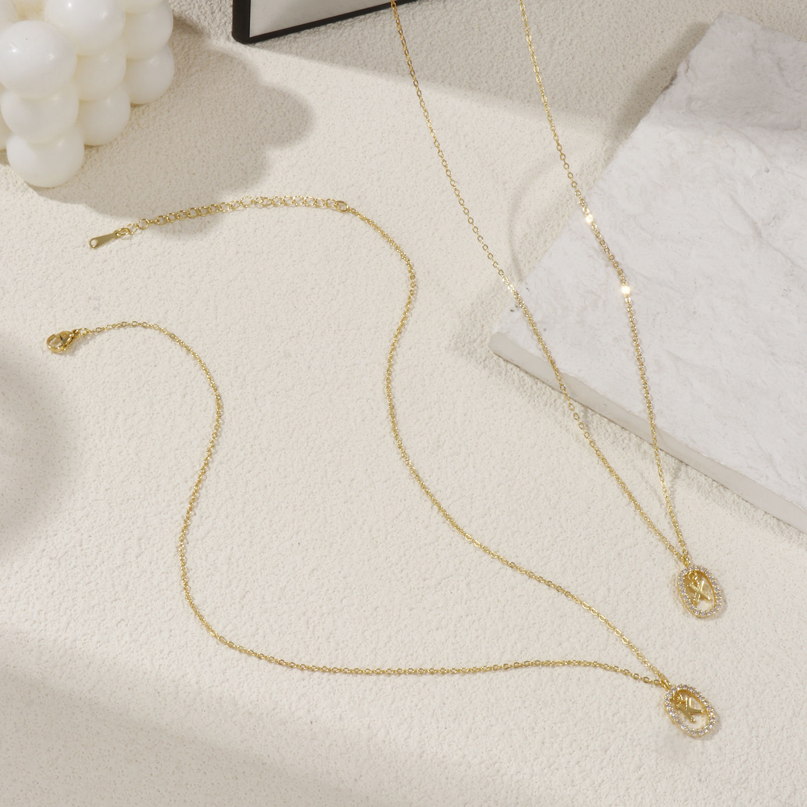Imagen de 18K Oro Real Chapado Cadena de Cable Cruz Óvalo Collar con Colgante, Latón 46cm + 6cm, Para Mujeres, Claro Circón Artificial Mayúscula Letra Mensaje " A-Z " Movible, Exquisito Elegante Regalo, Respetuoso del Medio Ambiente, 1 Unidad