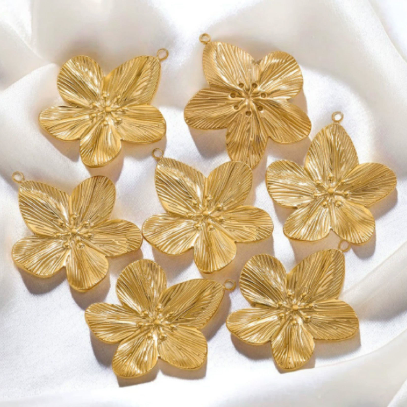 Picture of 5 PCs Eco-friendly PVD Vacuum Plating 304 Stainless Steel Retro Pendants Flower