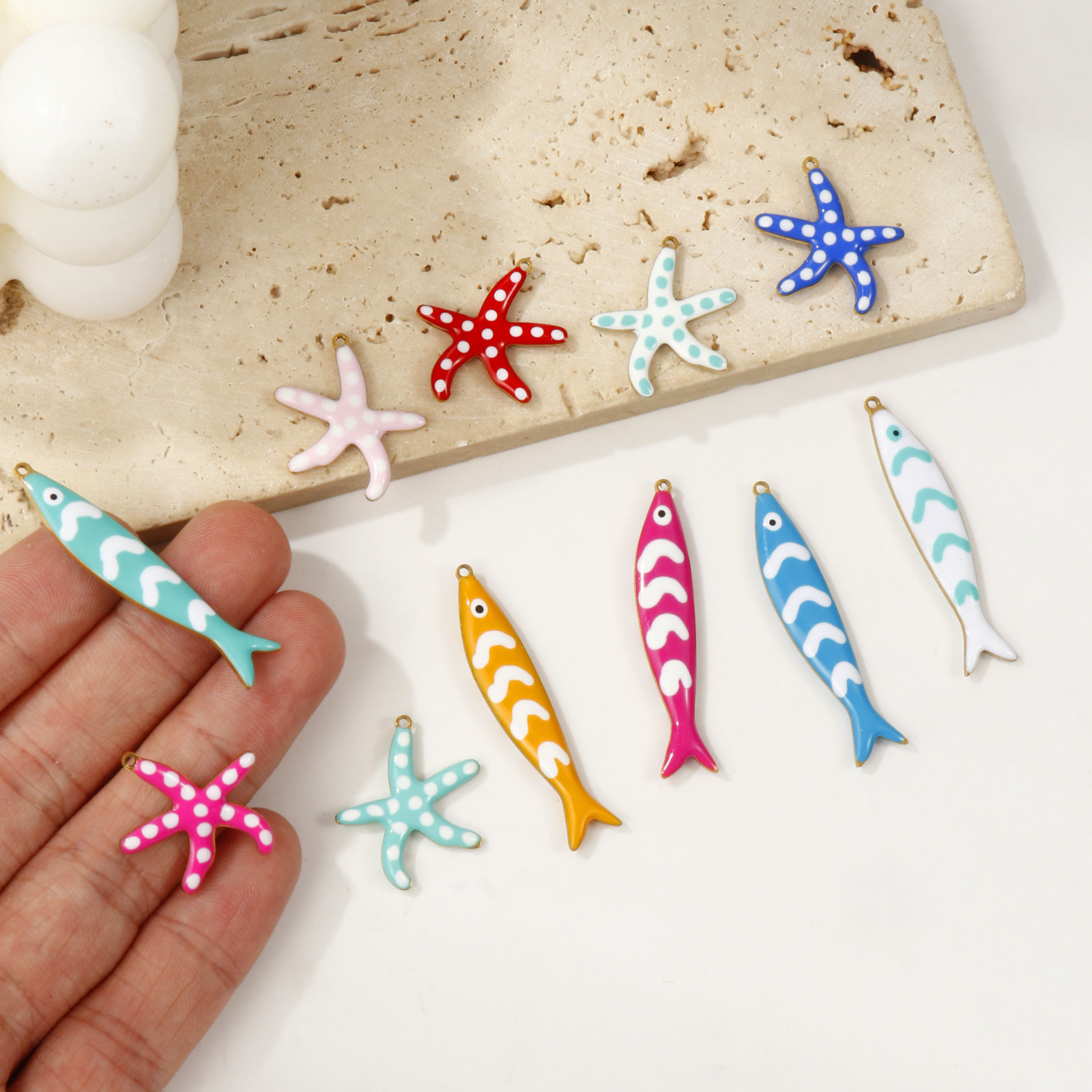 2 個 エコフレンドリー PVD真空メッキ 304ステンレス鋼 海ジュエリー チャーム 18Kリアルゴールドメッキ 両面エナメル の画像