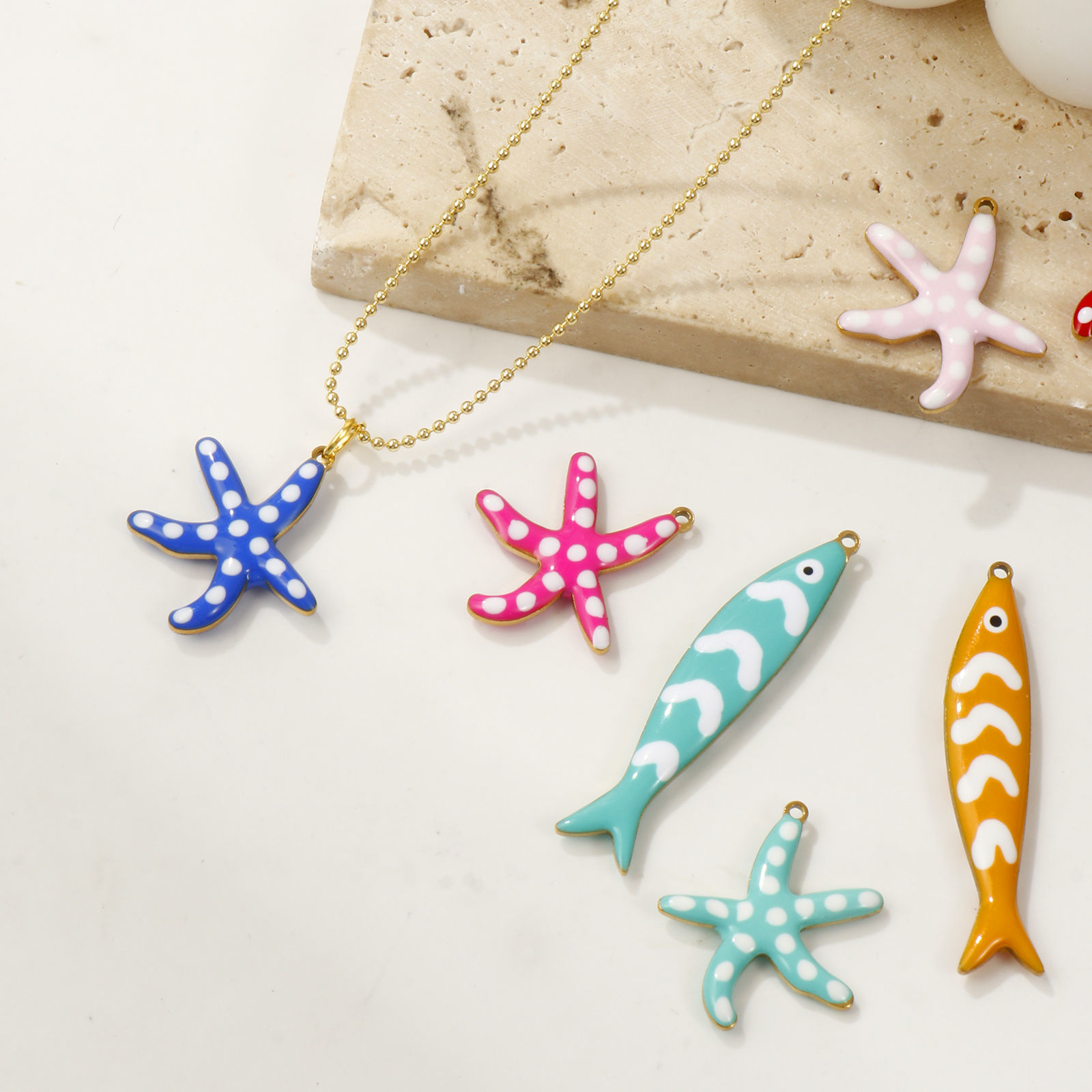 2 個 エコフレンドリー PVD真空メッキ 304ステンレス鋼 海ジュエリー チャーム 18Kリアルゴールドメッキ 両面エナメル の画像