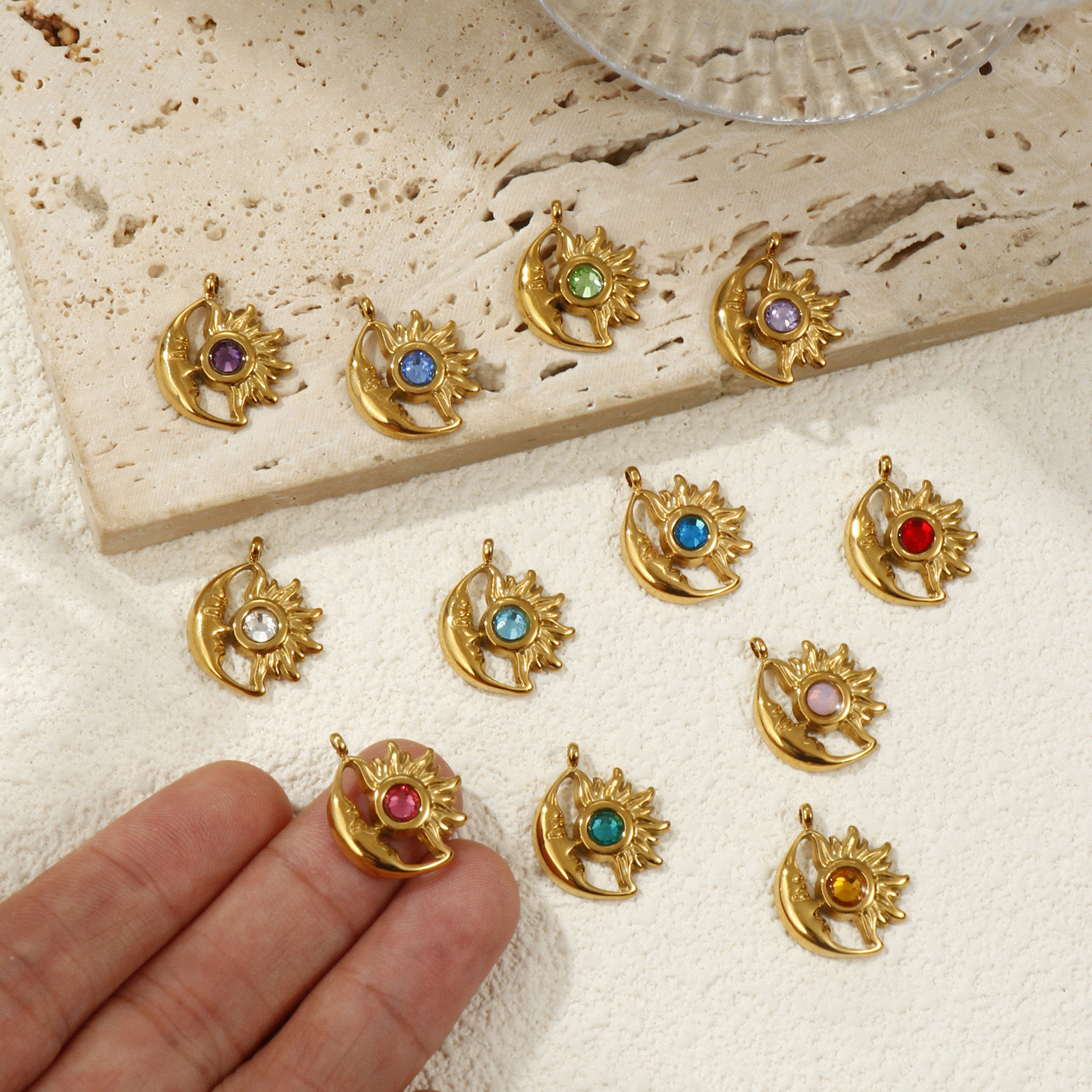Bild von Umweltfreundliche PVD-Vakuumbeschichtung 304 Edelstahl Monatsstein Charms 18K Vergoldet Sonne und Mondgesicht 19mm x 16mm