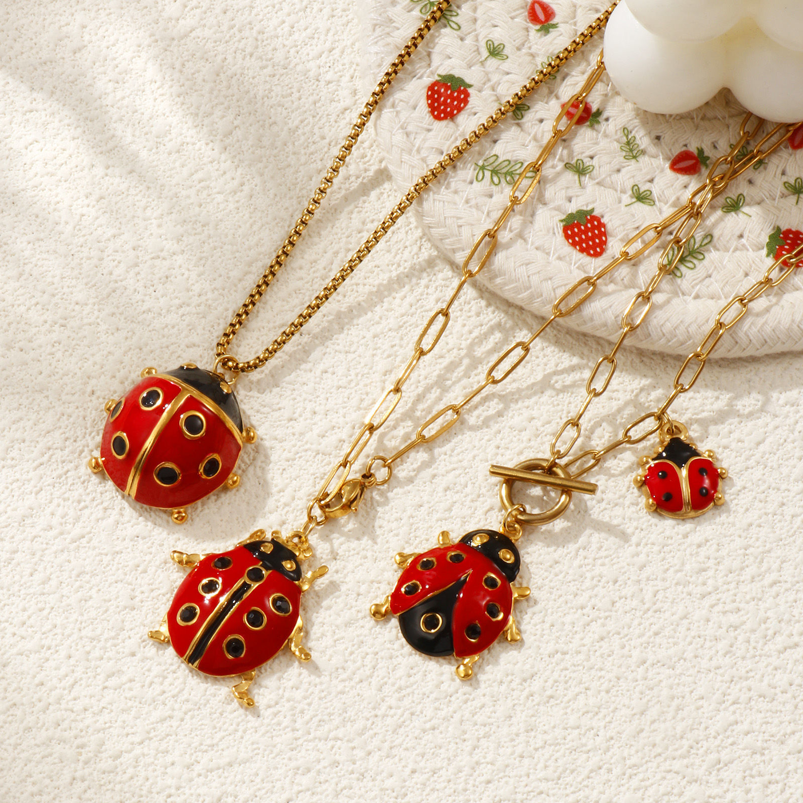 Изображение 18K настоящее золото с покрытием Божья Коровка Ожерелье с подвеской, 304 Нержавеющая Сталь Для женщин, Насекомое Натуральная пастырская подарок, Экологичное вакуумное PVD-покрытие, 1 ШТ