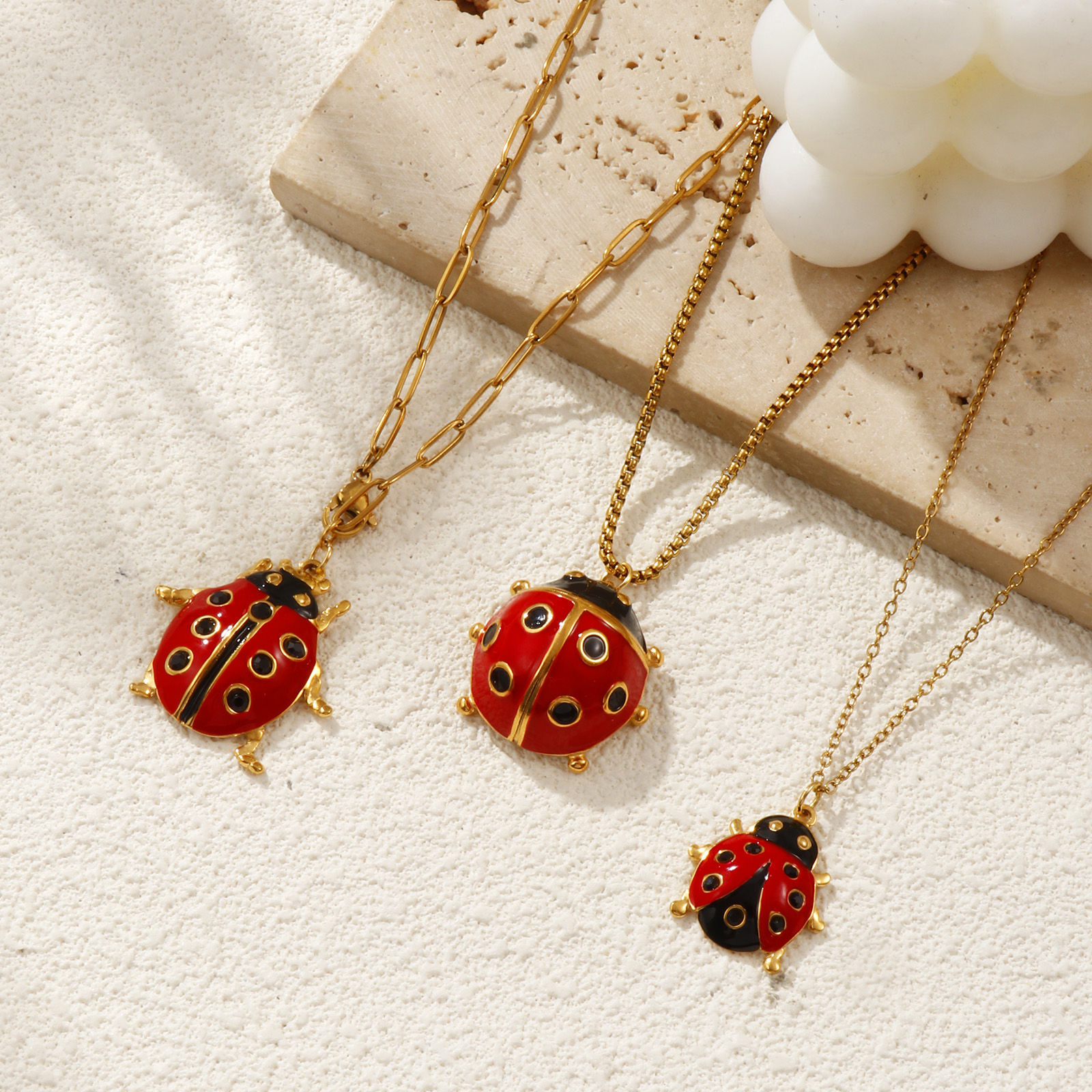 Изображение 18K настоящее золото с покрытием Божья Коровка Ожерелье с подвеской, 304 Нержавеющая Сталь Для женщин, Насекомое Натуральная пастырская подарок, Экологичное вакуумное PVD-покрытие, 1 ШТ