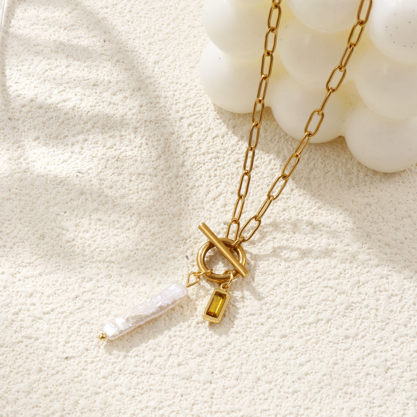 Изображение 18K настоящее золото с покрытием Цепочка зажимов Прямоугольник Ожерелье с подвеской, Нержавеющая сталь 304 и натуральный жемчуг 45см, Для женщин, Белый Камень рождения Барокко подарок, Экологичное вакуумное PVD-покрытие, 1 ШТ