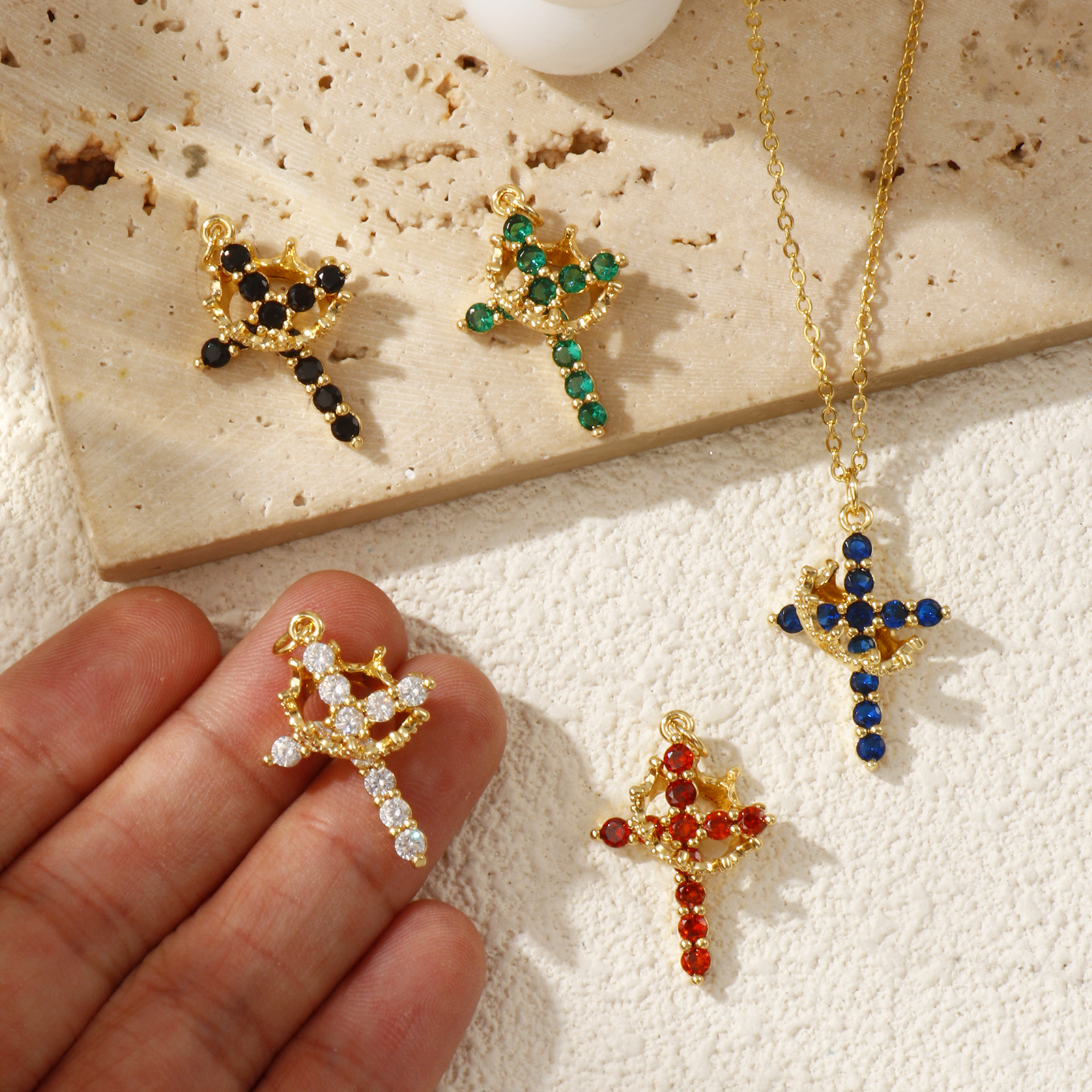 Imagen de 1 Unidad Respetuoso del Medio Ambiente Latón (sin cadmio)+ Circón Artificial Religión Colgantes 18K Oro Real Chapado Cruz Corona Micro Pave 29mm x 18mm