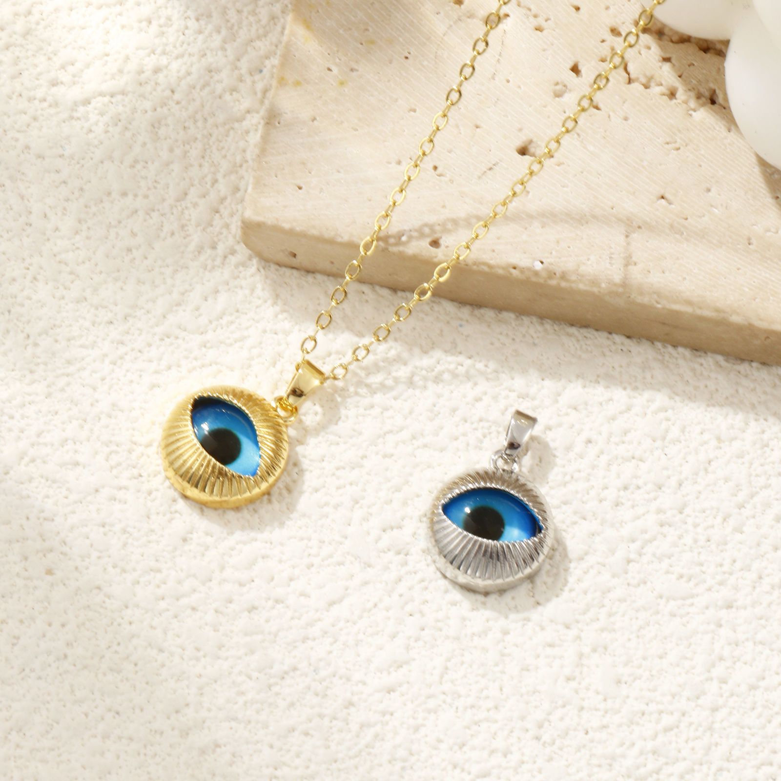 Picture of Eco-friendly Brass Charm Pendant Real Gold Plated Blue Round Eye 20mm x 13mm