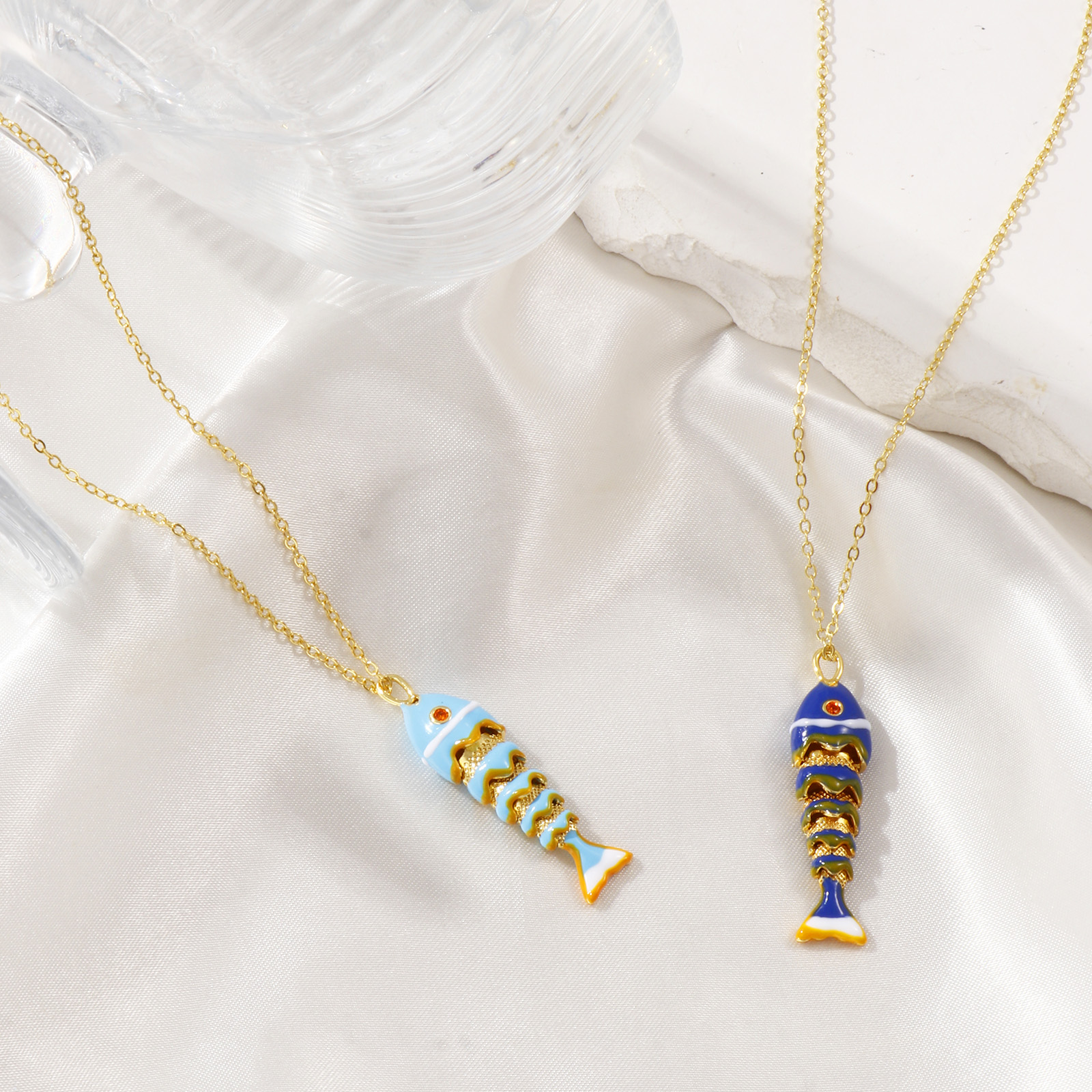 18Kリアルゴールドメッキ 小豆チェーン・あづきチェーン 魚 ペンダントネックレス、 真鍮+ジルコン 46cm + 6cm、 女性のため、 エナメル 3D 可動式、 ファッション おしゃれ 海ジュエリー プレゼント、 エコフレンドリー、 1 本 の画像