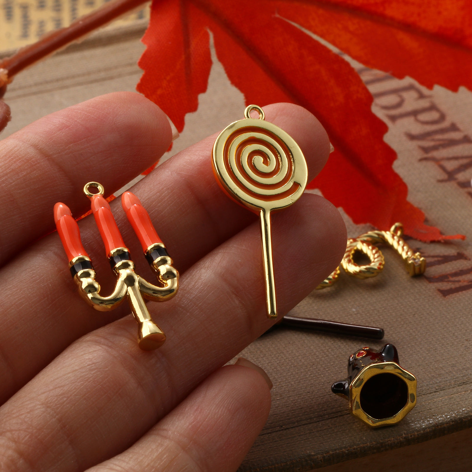 Image de 1 Pièce Pendentifs Halloween en Laiton Multicolore Émail Sucette Bougie