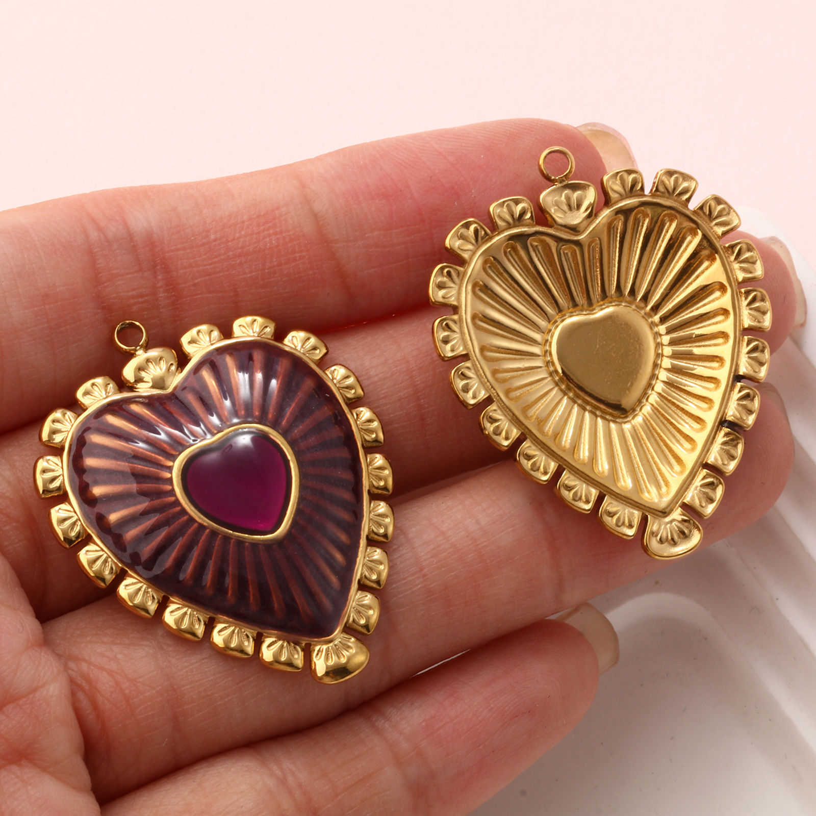 Изображение 1 ШТ Экологичное вакуумное PVD-покрытие 304 Нержавеющая Сталь День святого Валентина Подвески 18K настоящее золото с покрытием С Эмалью Сердце 3.4см x 2.9см