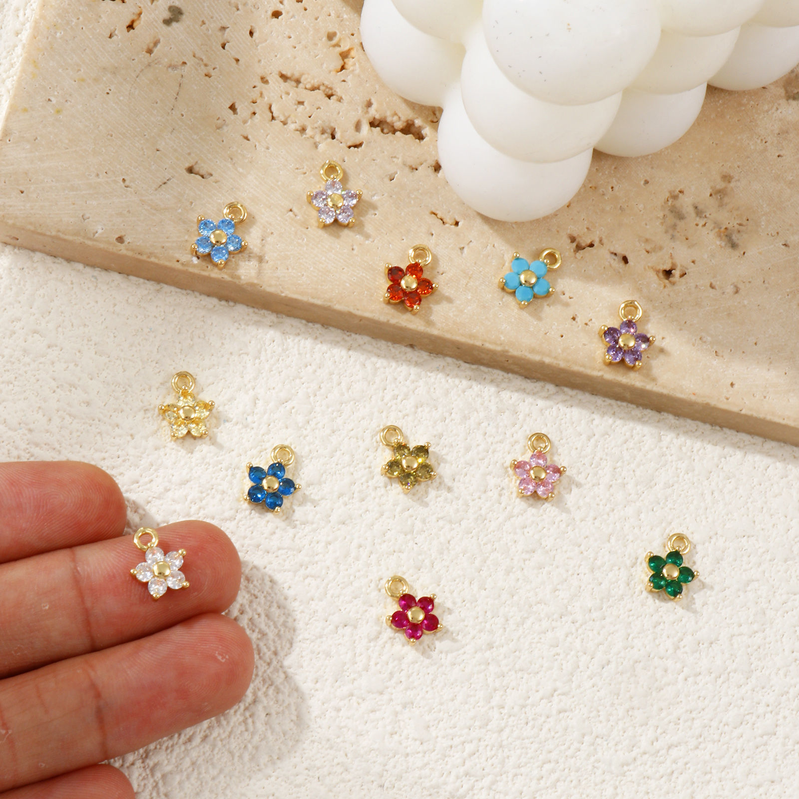 Imagen de 2 Unidades Latón (sin cadmio)+ Circón Artificial Piedra de Nacimiento Colgantes Chapado en Oro de 18K Flor Mini 10mm x 8mm