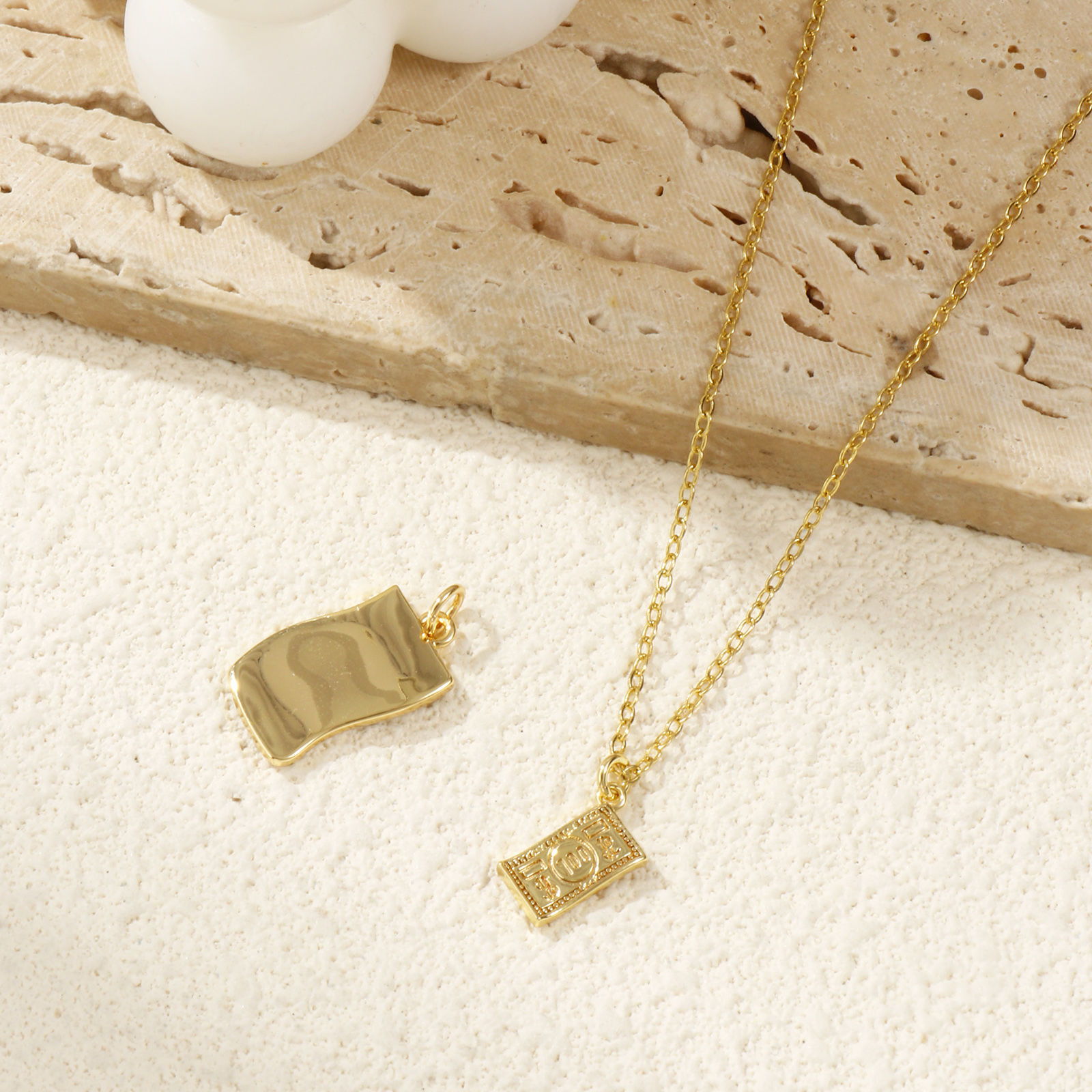 Image de 2 Pcs Breloques Respectueux de la Nature en Laiton Plaqué Or Véritable 18K Dollar US