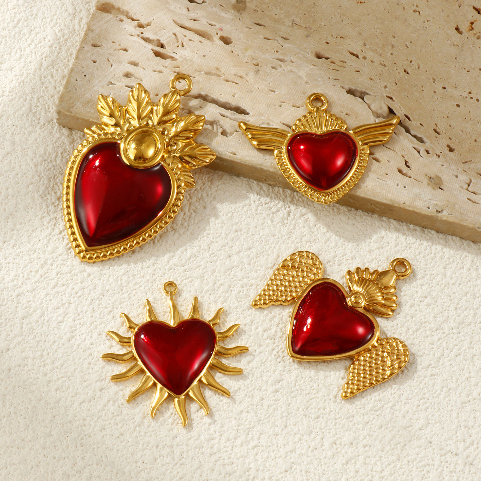 Bild von Umweltfreundliche PVD-Vakuumbeschichtung 304 Edelstahl Religiös Anhänger 18K Echtgold plattiert Rot Emaille Ex Voto Herz