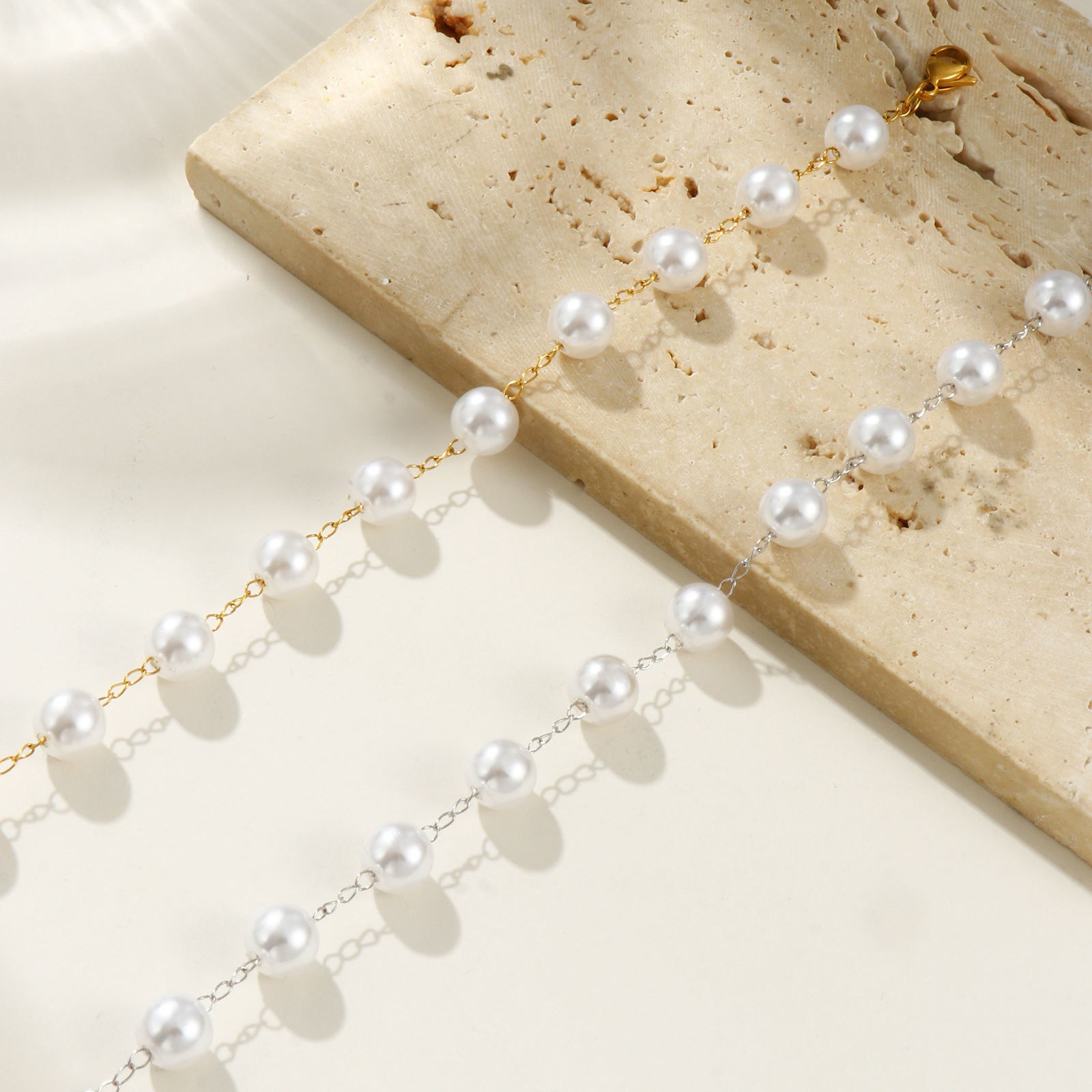 1 Piece Eco-friendly Dainty Exquisite Multicolor White 304 Stainless Steel & Acrylic Beaded Chain Bracelets For Women Gift 18cm(7.1") long の画像