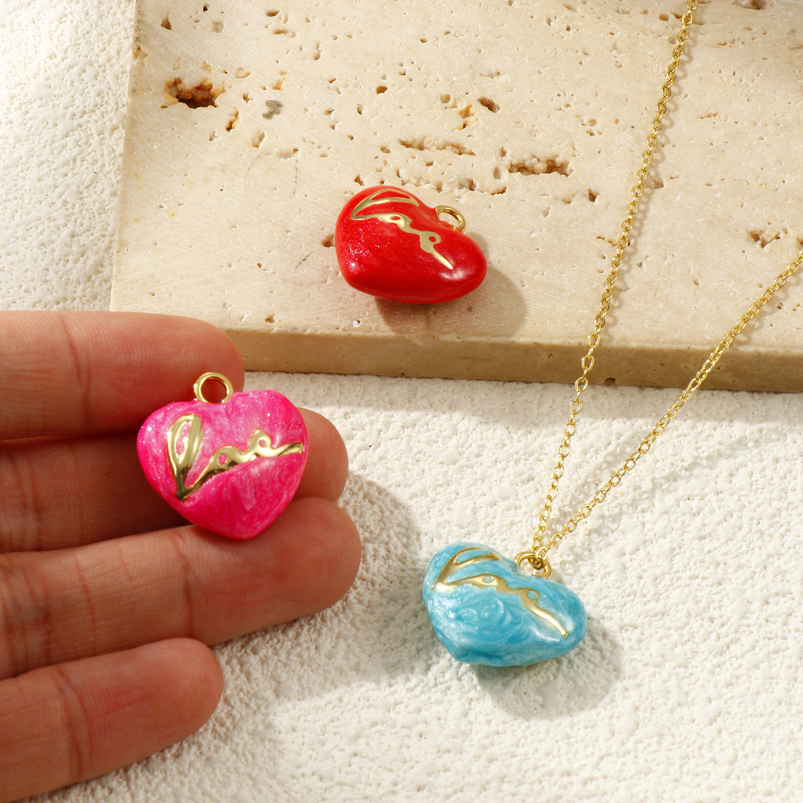 Imagen de 2 Unidades Respetuoso del Medio Ambiente Latón día de San Valentín Colgantes 18K Oro Real Chapado Esmalte Corazón Mensaje " Amor " Perlado 21mm x 21mm