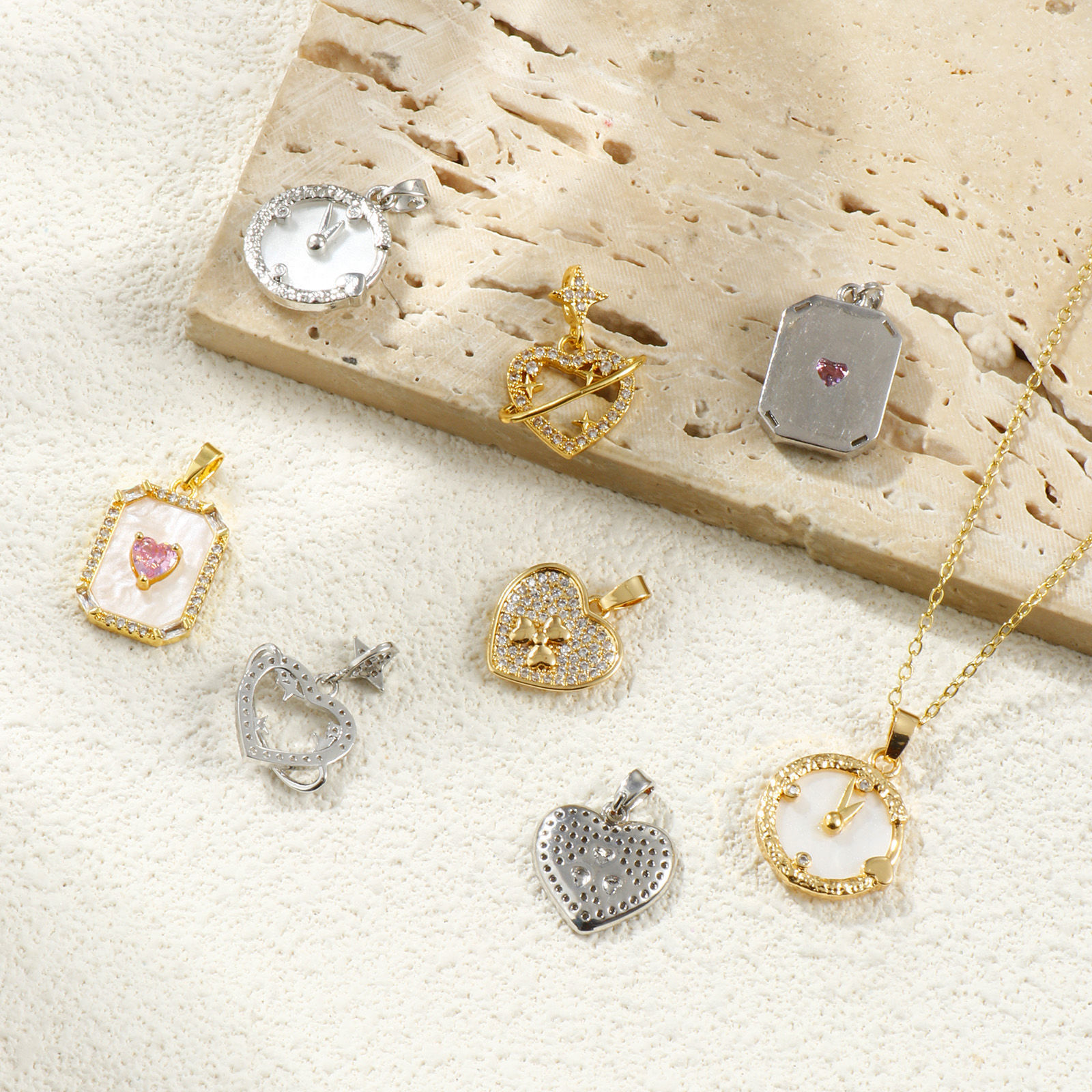 Image de 2 Pcs Breloques La Saint Valentin en Laiton & Zirconia Cubique Multicolore Micro Pave