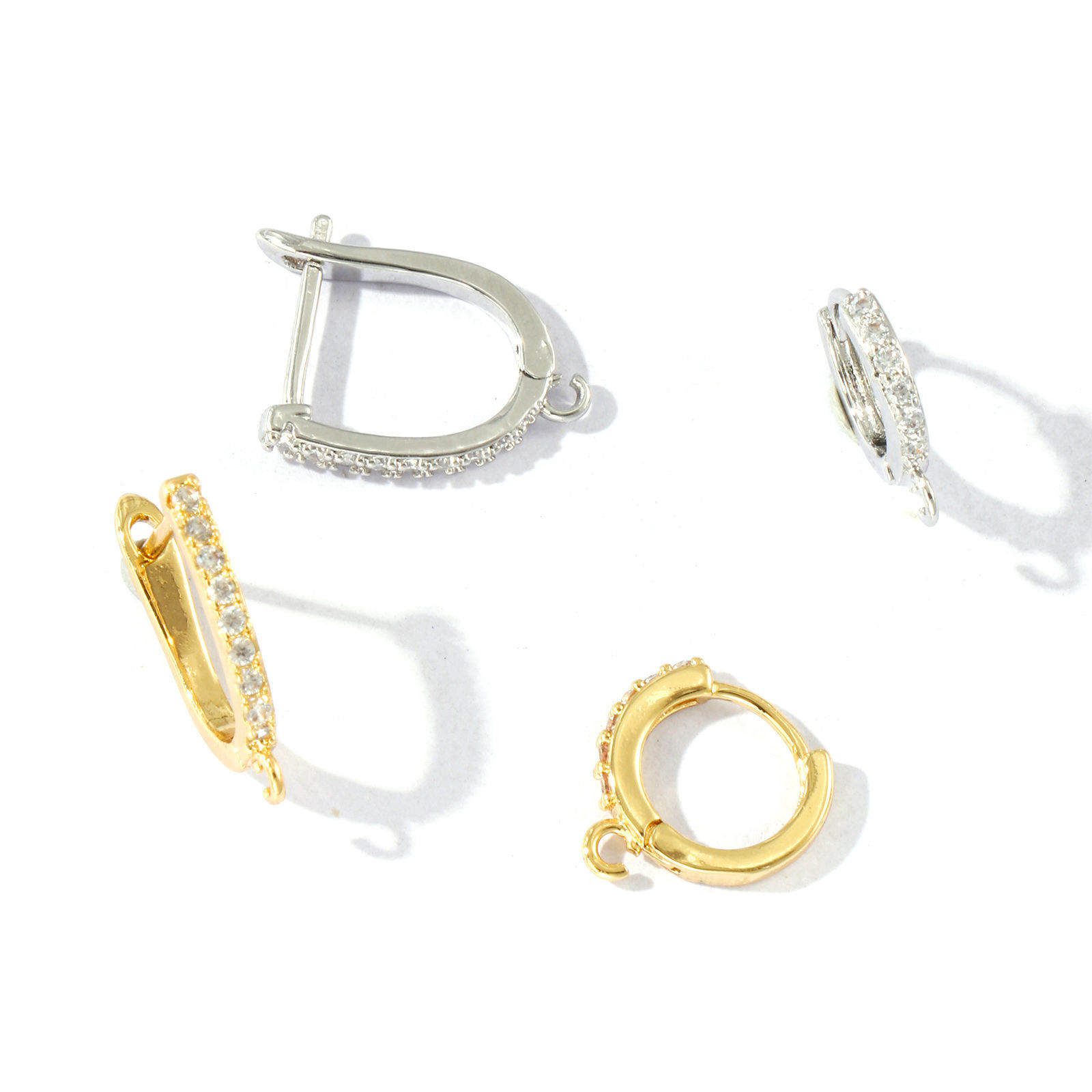 Immagine di 2 Pz Ottone Micro Intarsio Orecchini Ad Anello Abbraccio All'Ingrosso Trasparente Cubic Zirconiae Con Loop