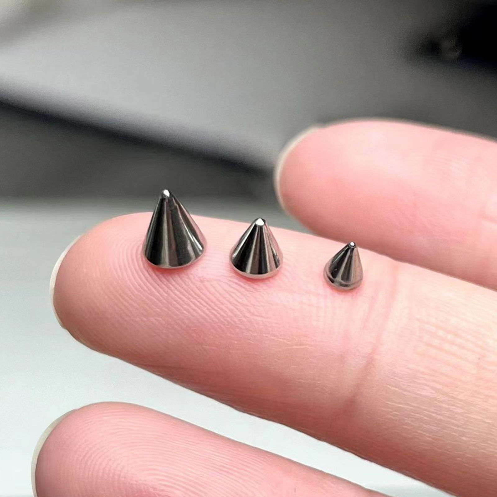 Picture of Zinc Based Alloy & Iron Based Alloy Punk Rivets Spike Studs Cone Screw Back Silver Tone