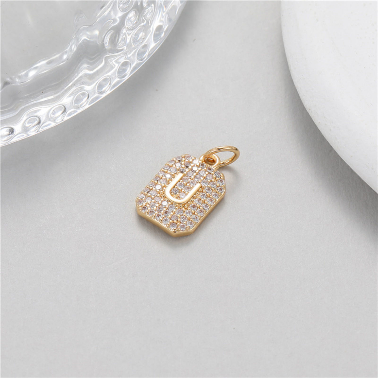 Image de 1 Pièce Breloques Micro Pave en Laiton Rectangle Plaqué Or 14K Alphabet Initial/ Lettre Majuscule à Zircone Cubique Clair 17mm x 9mm
