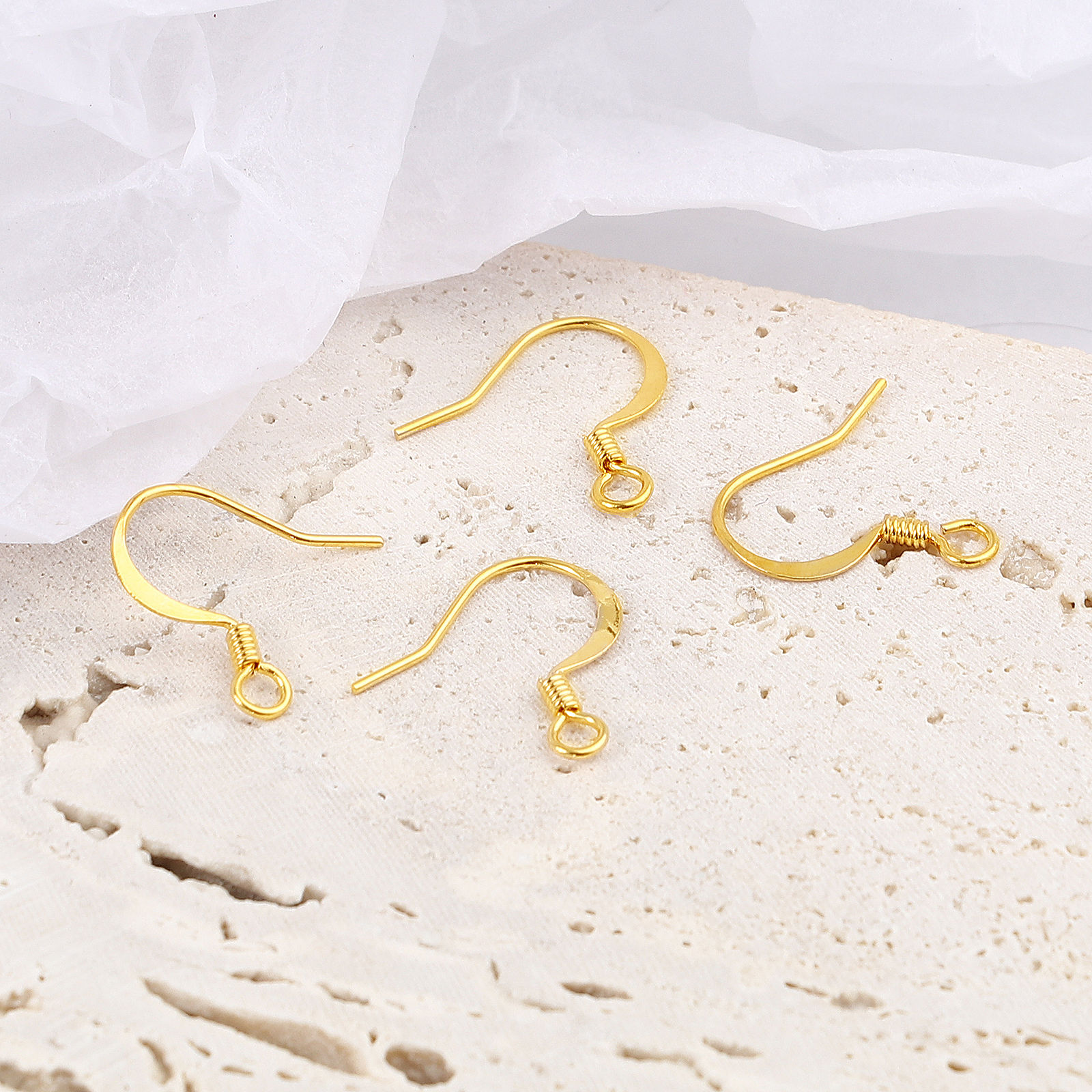 Bild von Messing Ohrring Ohr Haken 18K Echtgold plattiert Plattiert 16mm x 16mm, Drahtstärke: (21 gauge), 20 Stück