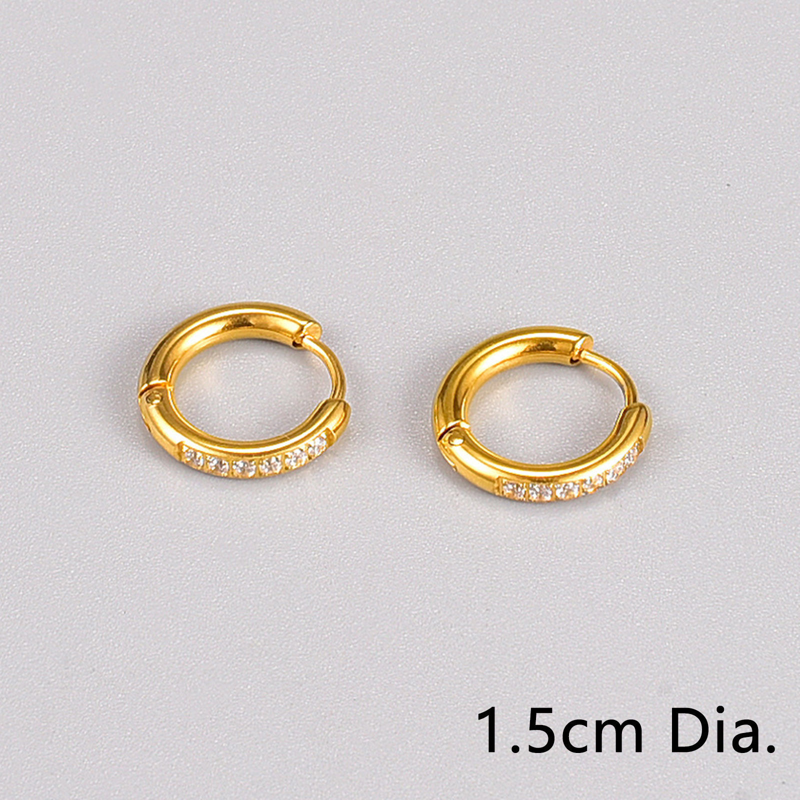 Изображение 1 Пара вакуумное покрытие Изысканный Стильный 18K позолоченный 316 Нержавеющая сталь Серьги-кольца Для женщин 15мм диаметр