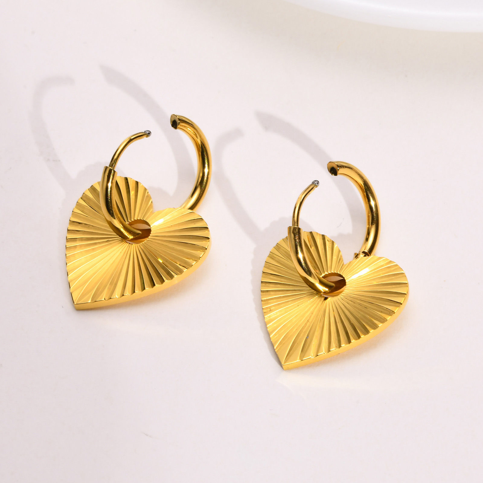 Picture of 1 Pair Vacuum Plating Simple & Casual Stylish 18K Real Gold Plated 304 Stainless Steel Heart Streak Earrings For Women Party 3.2cm x 2cm
