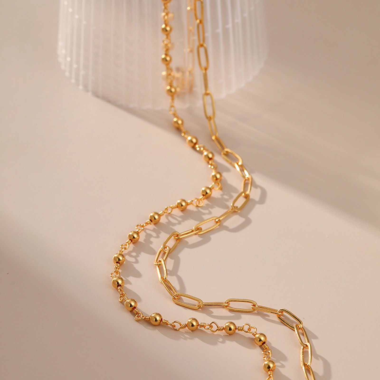 Imagen de Enchapado al Vacío Ecológico Elegante Sencillo 18K Oro Real Chapado Latón Catena di Fermagli Collar Múltiples Capas Para Mujeres Fiesta 38cm-43cm longitud, 1 Unidad