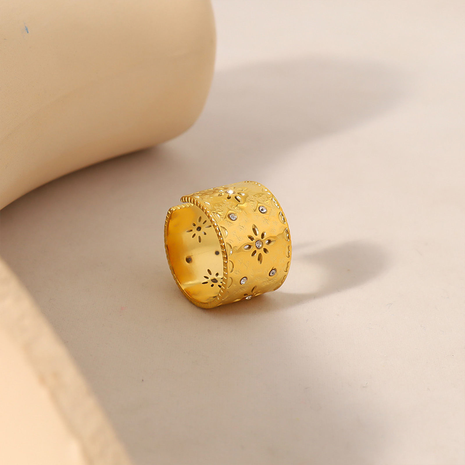 Picture of 1 Piece Eco-friendly Vacuum Plating Simple & Casual Style Of Royal Court Character 18K Real Gold Plated 304 Stainless Steel & Rhinestone Open Carved Pattern Rings Unisex Party 18mm(US Size 7.75)