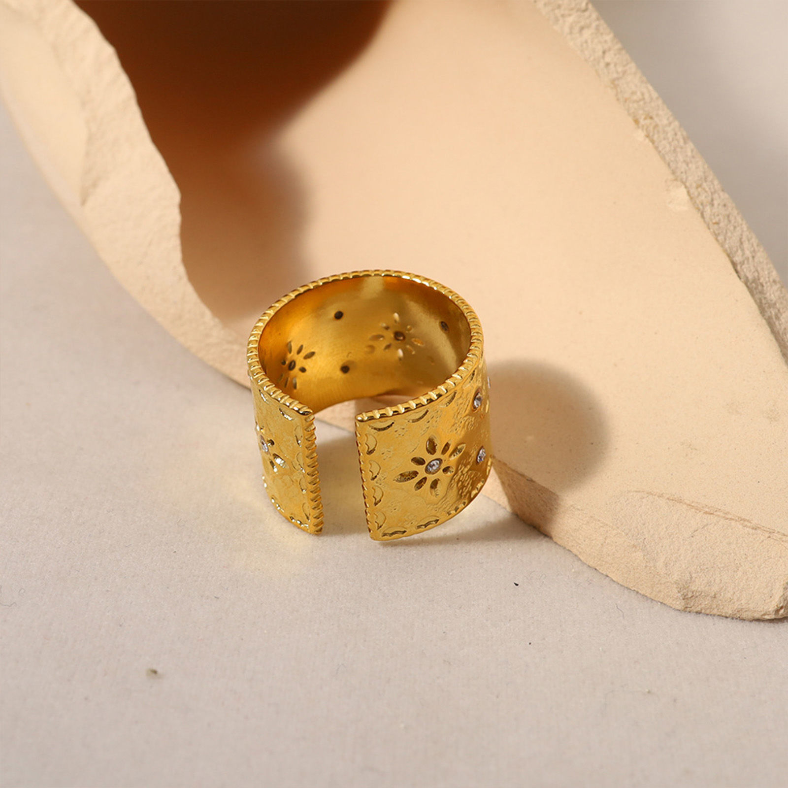Picture of 1 Piece Eco-friendly Vacuum Plating Simple & Casual Style Of Royal Court Character 18K Real Gold Plated 304 Stainless Steel & Rhinestone Open Carved Pattern Rings Unisex Party 18mm(US Size 7.75)